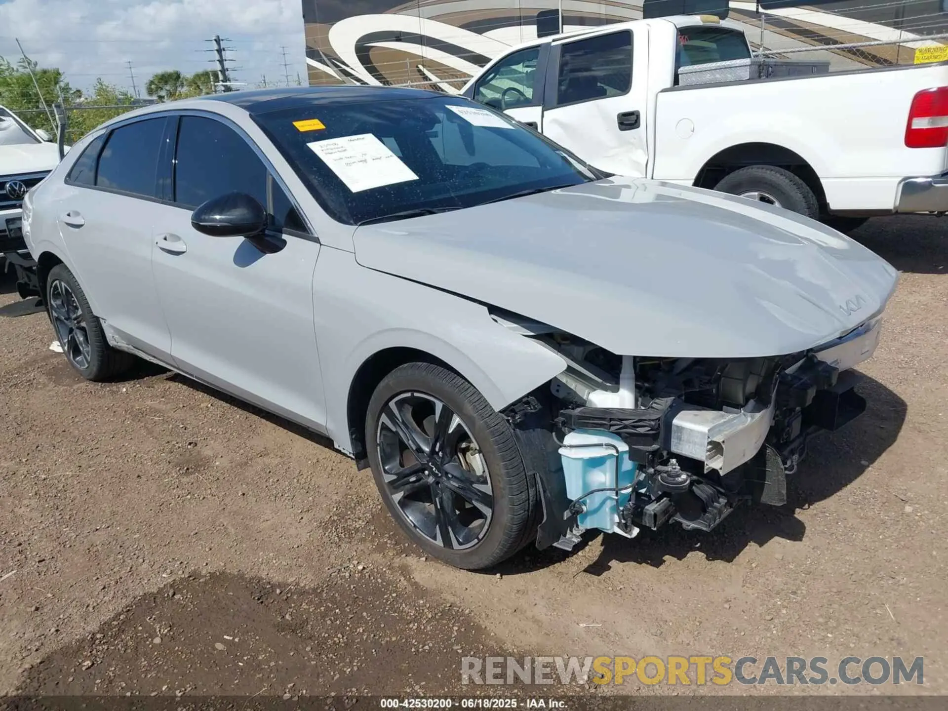 1 Photograph of a damaged car 5XXG64J28RG250263 KIA K5 2024