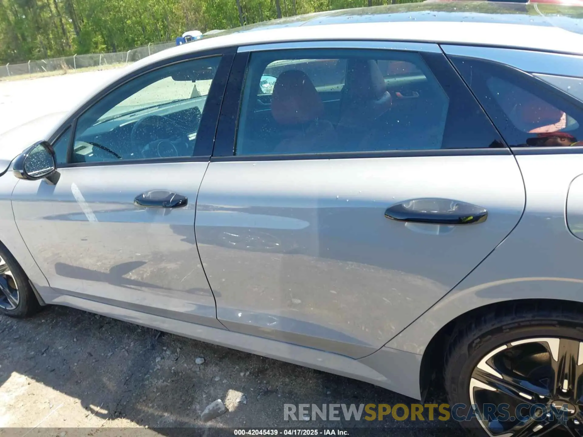 15 Photograph of a damaged car 5XXG64J28RG259514 KIA K5 2024