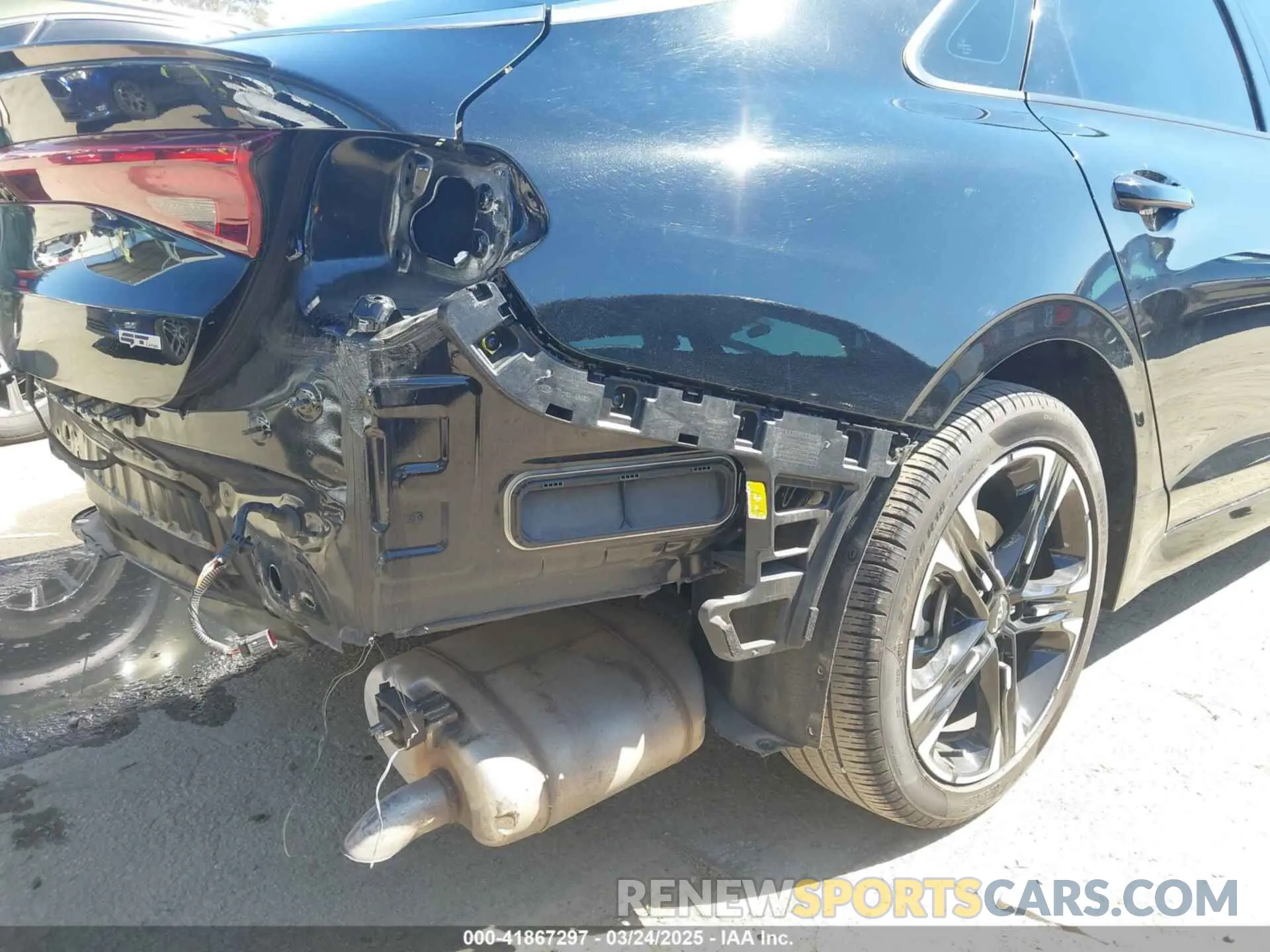 18 Photograph of a damaged car 5XXG64J29RG255682 KIA K5 2024