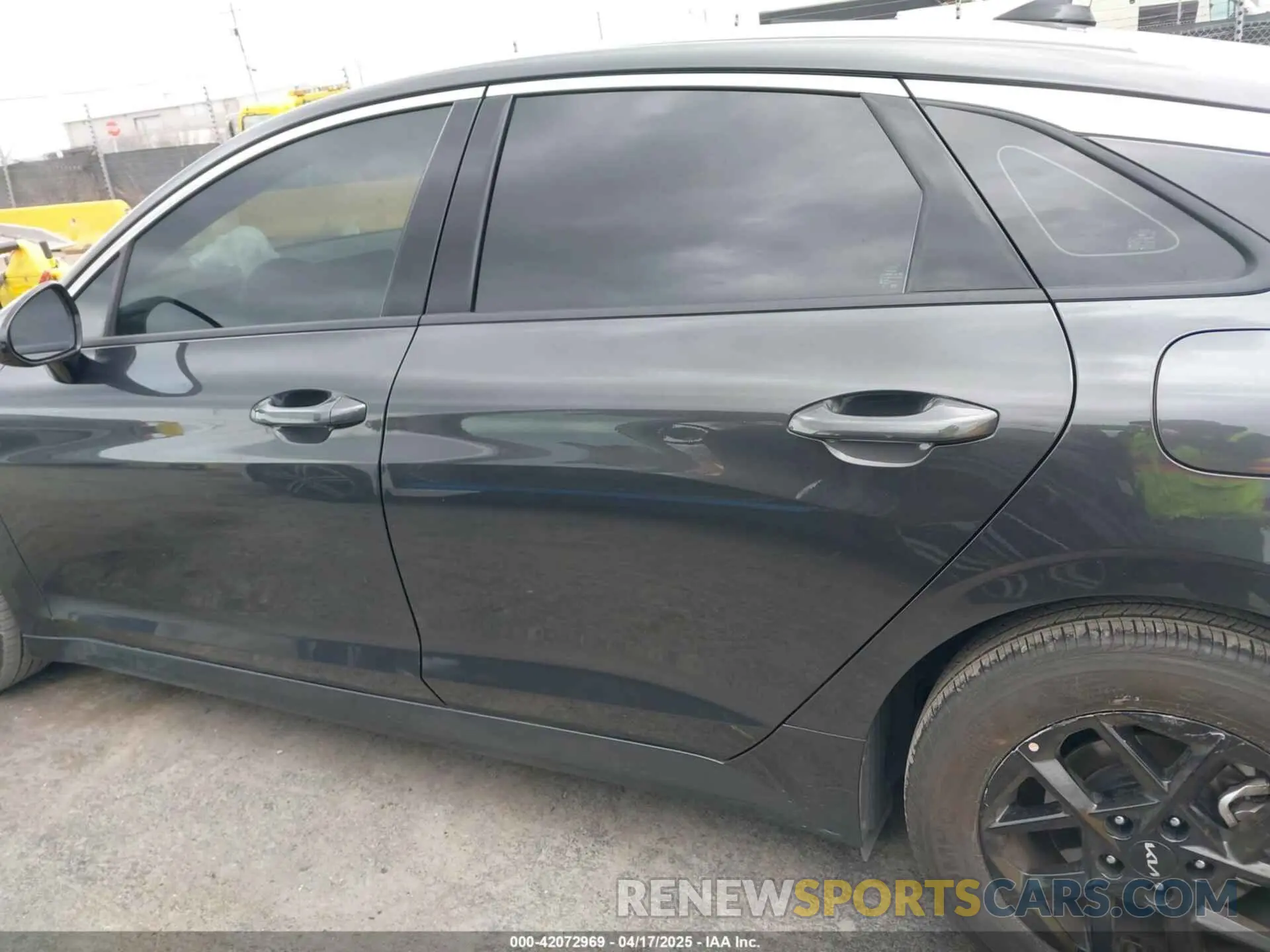 15 Photograph of a damaged car KNAG24J77S5316431 KIA K5 2025