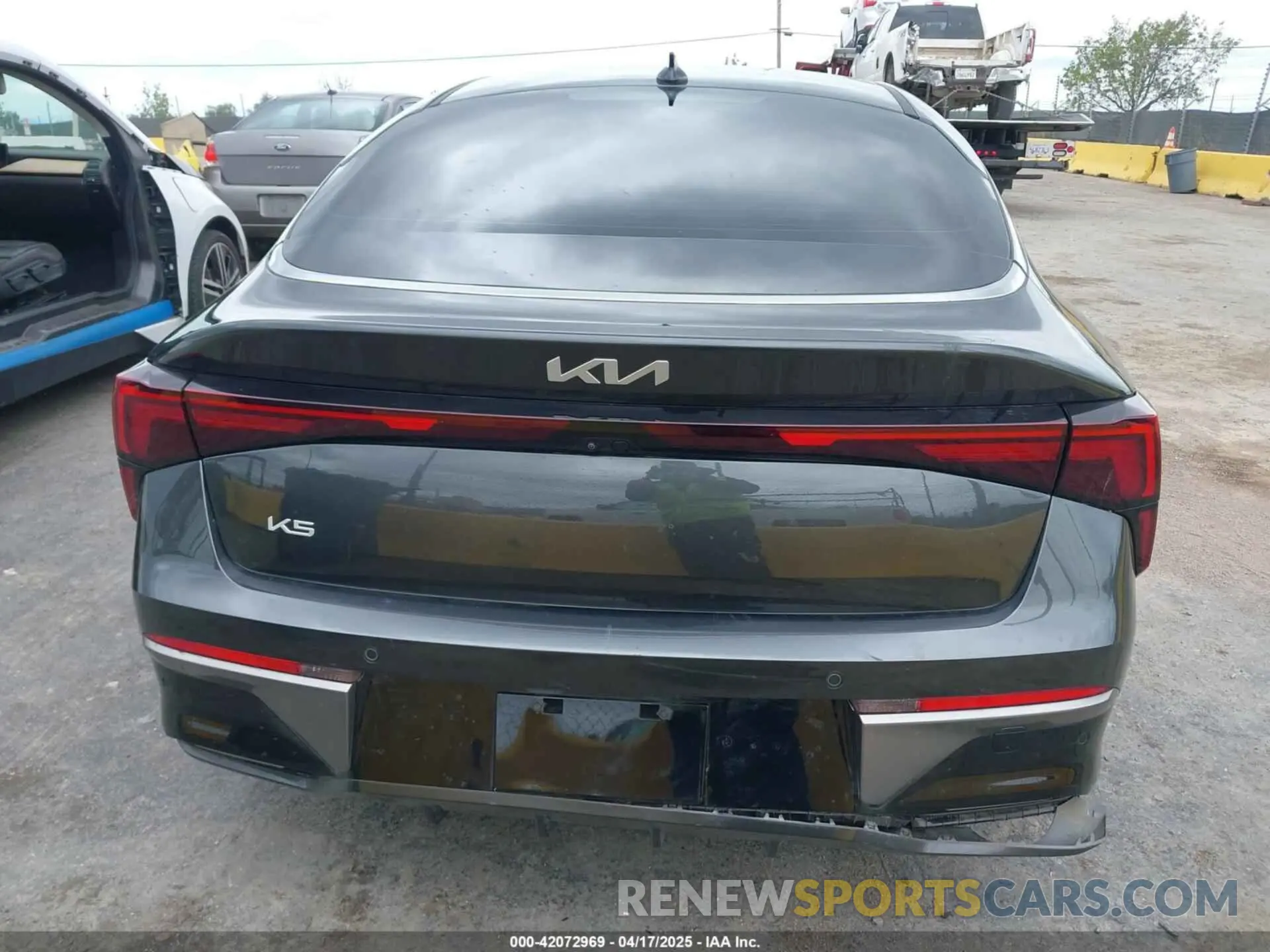 17 Photograph of a damaged car KNAG24J77S5316431 KIA K5 2025