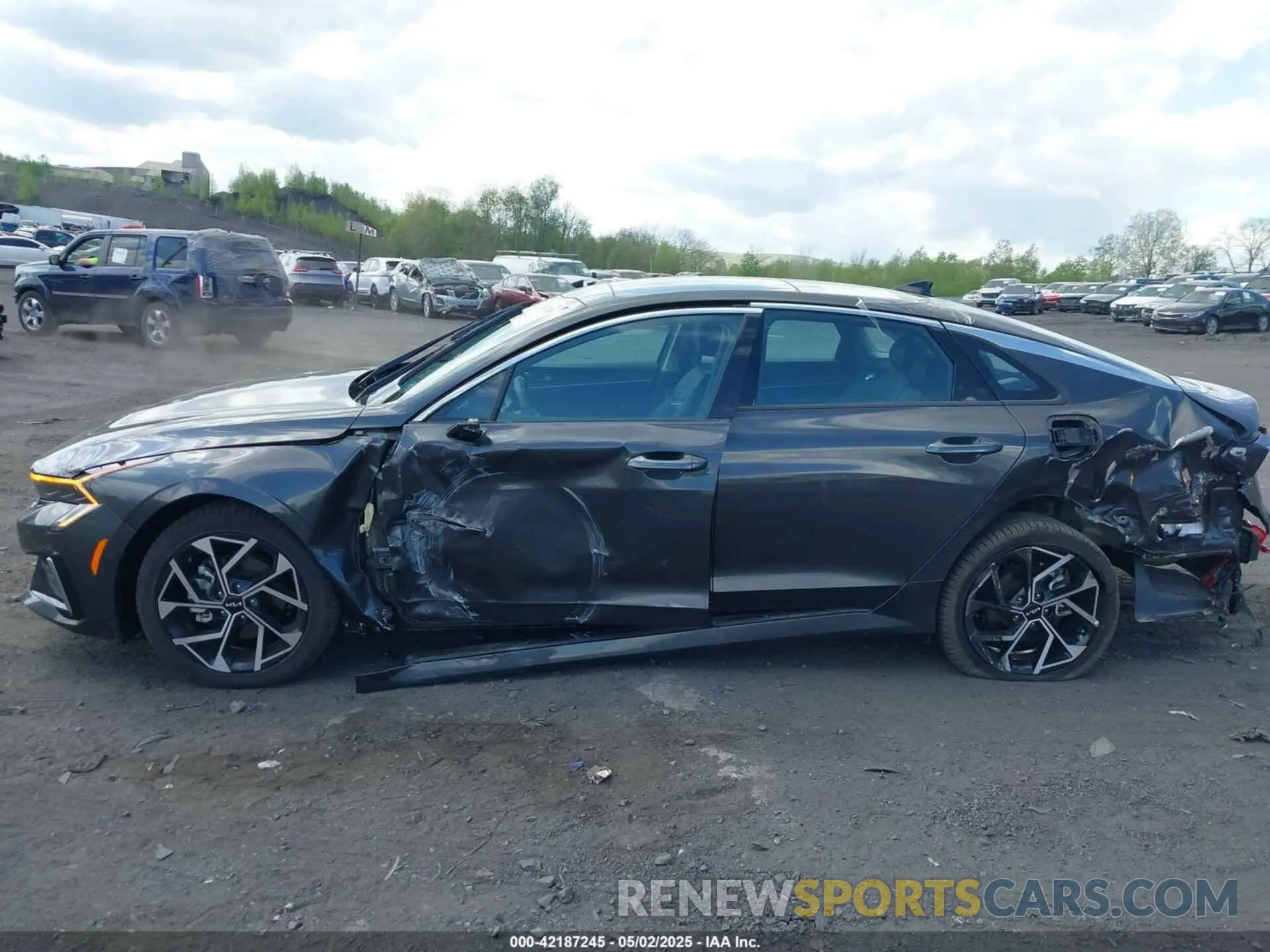 14 Photograph of a damaged car KNAG34J76S5296184 KIA K5 2025