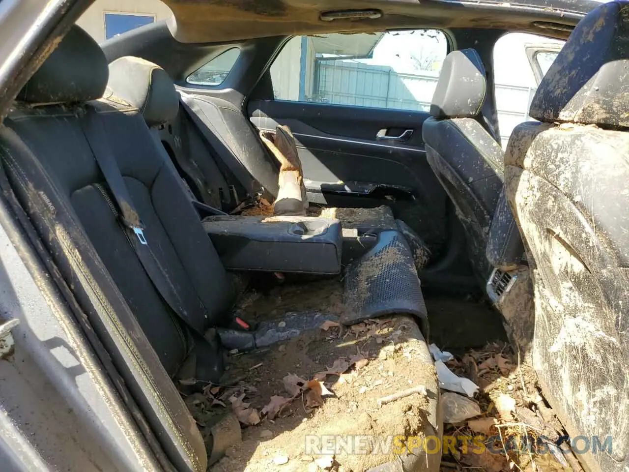 10 Photograph of a damaged car KNAG44J86S5340352 KIA K5 2025