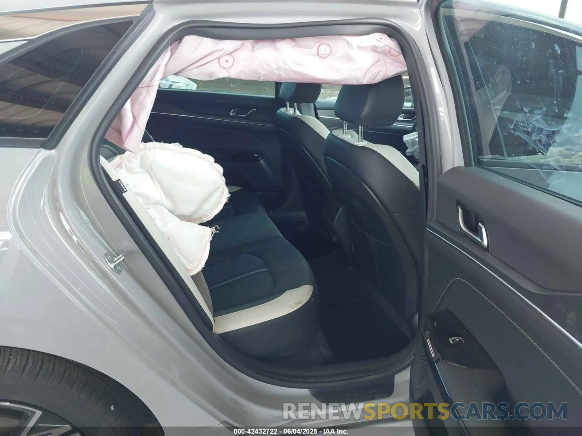 8 Photograph of a damaged car KNAG64J70S5278903 KIA K5 2025