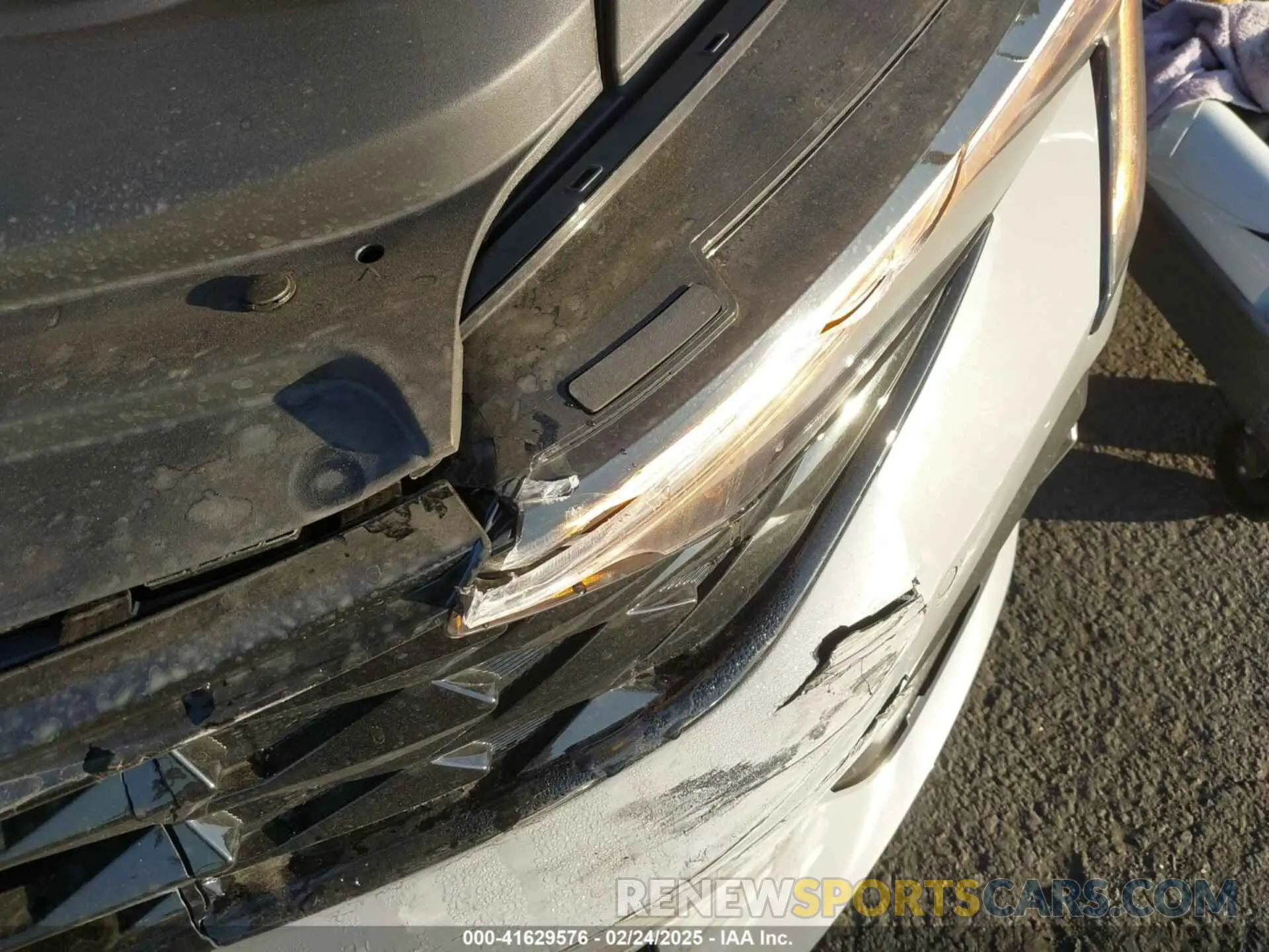 22 Photograph of a damaged car KNAG64J70S5313763 KIA K5 2025