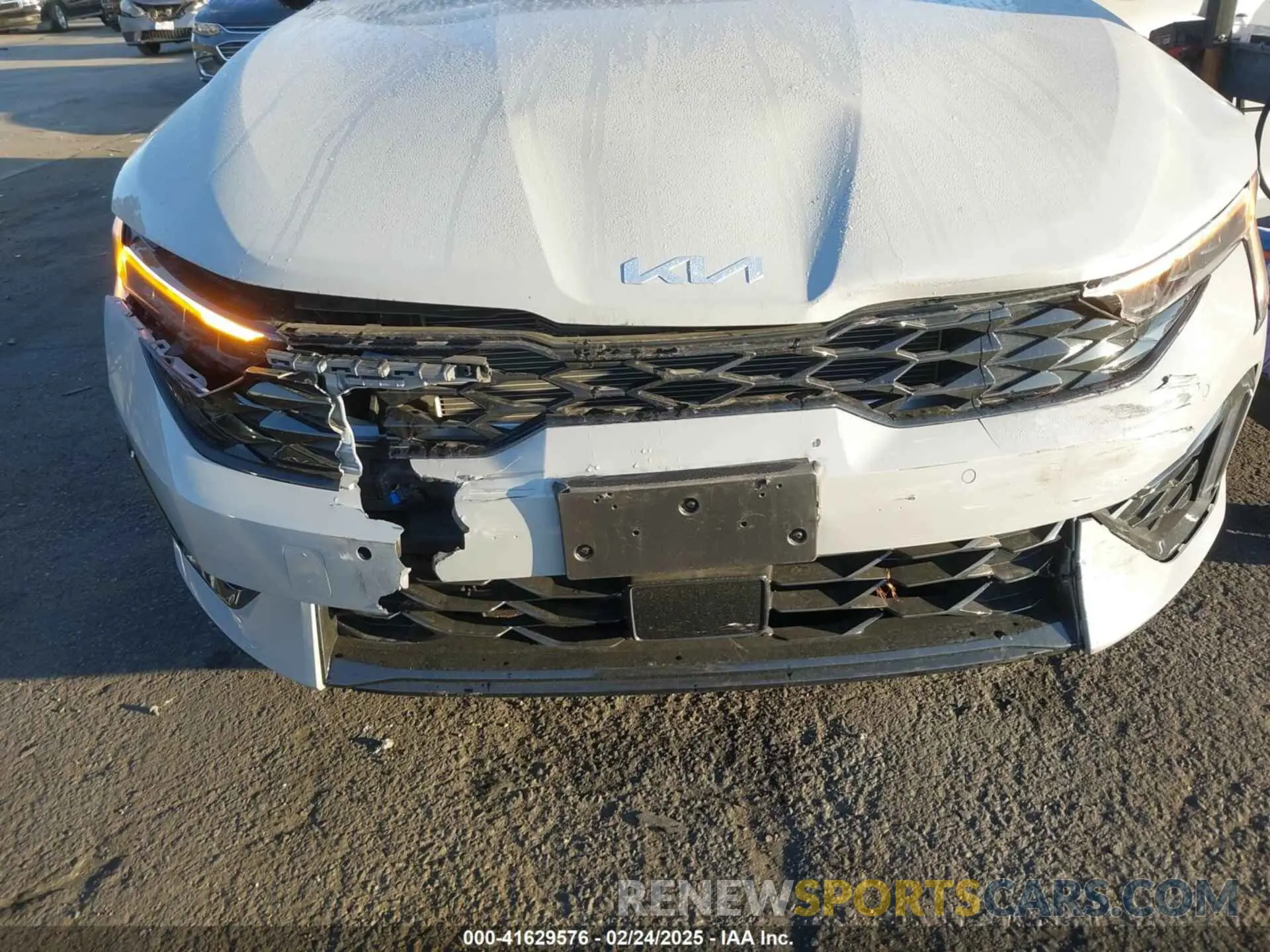 6 Photograph of a damaged car KNAG64J70S5313763 KIA K5 2025