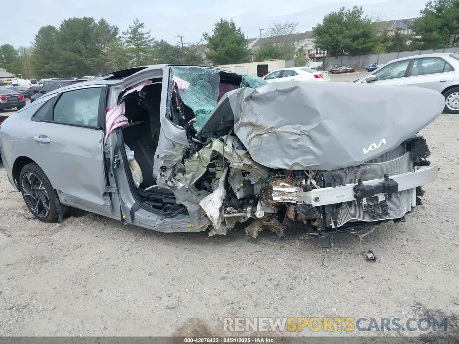 1 Photograph of a damaged car KNAG64J72S5350183 KIA K5 2025