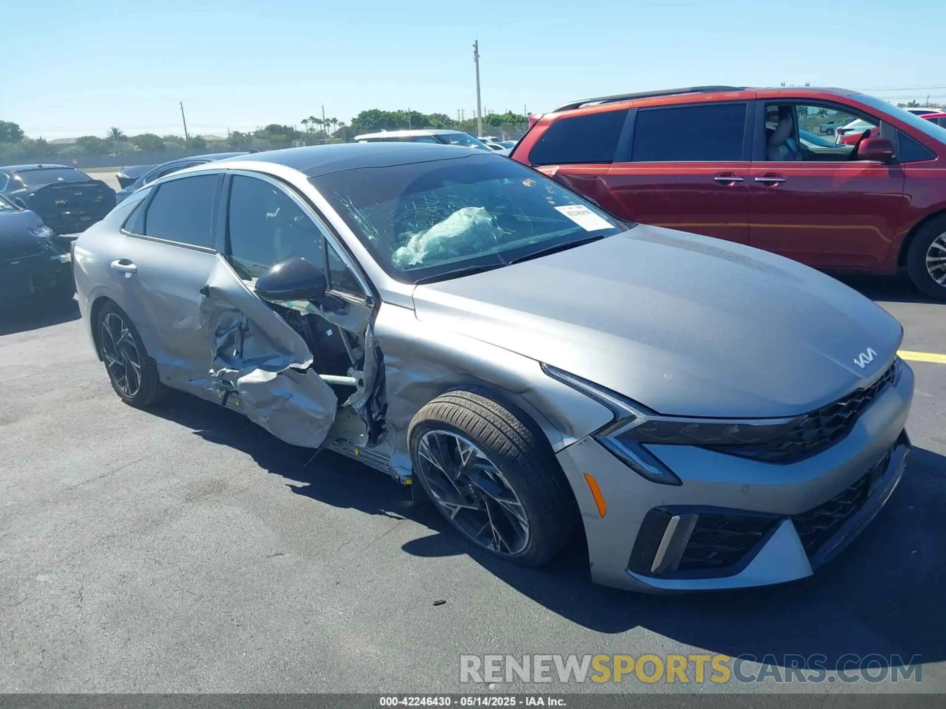 1 Photograph of a damaged car KNAG64J74S5320148 KIA K5 2025