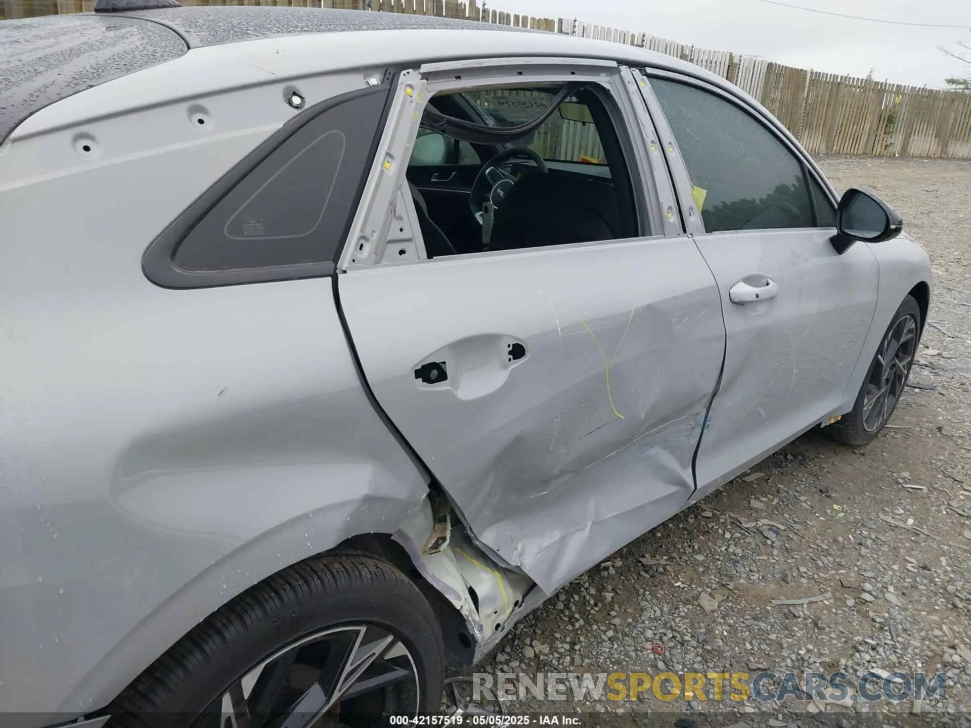 6 Photograph of a damaged car KNAG64J76S5316831 KIA K5 2025