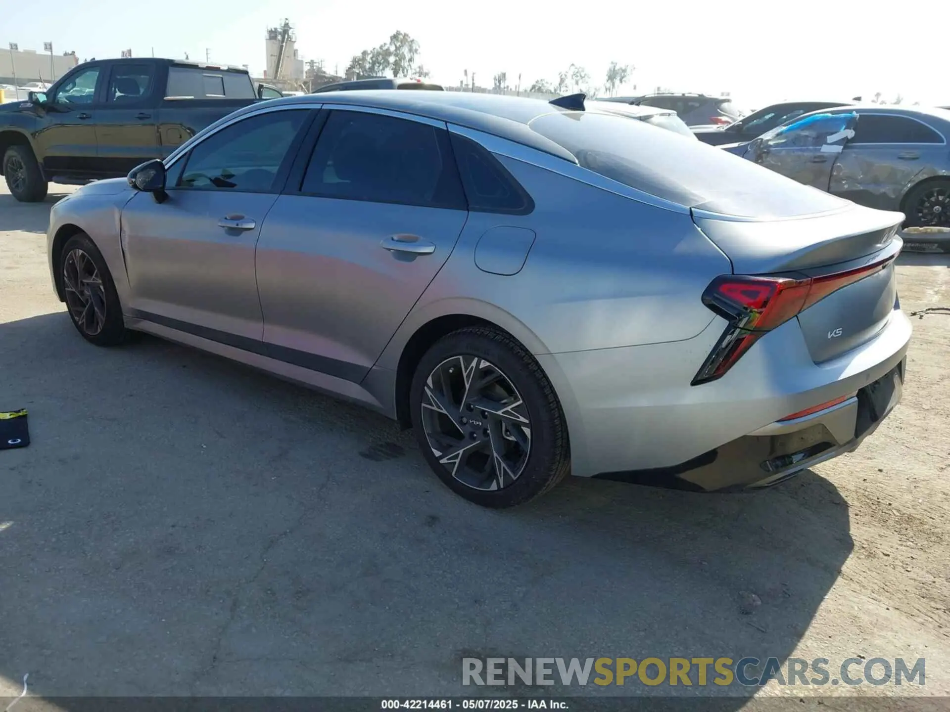 3 Photograph of a damaged car KNAG64J76S5318286 KIA K5 2025