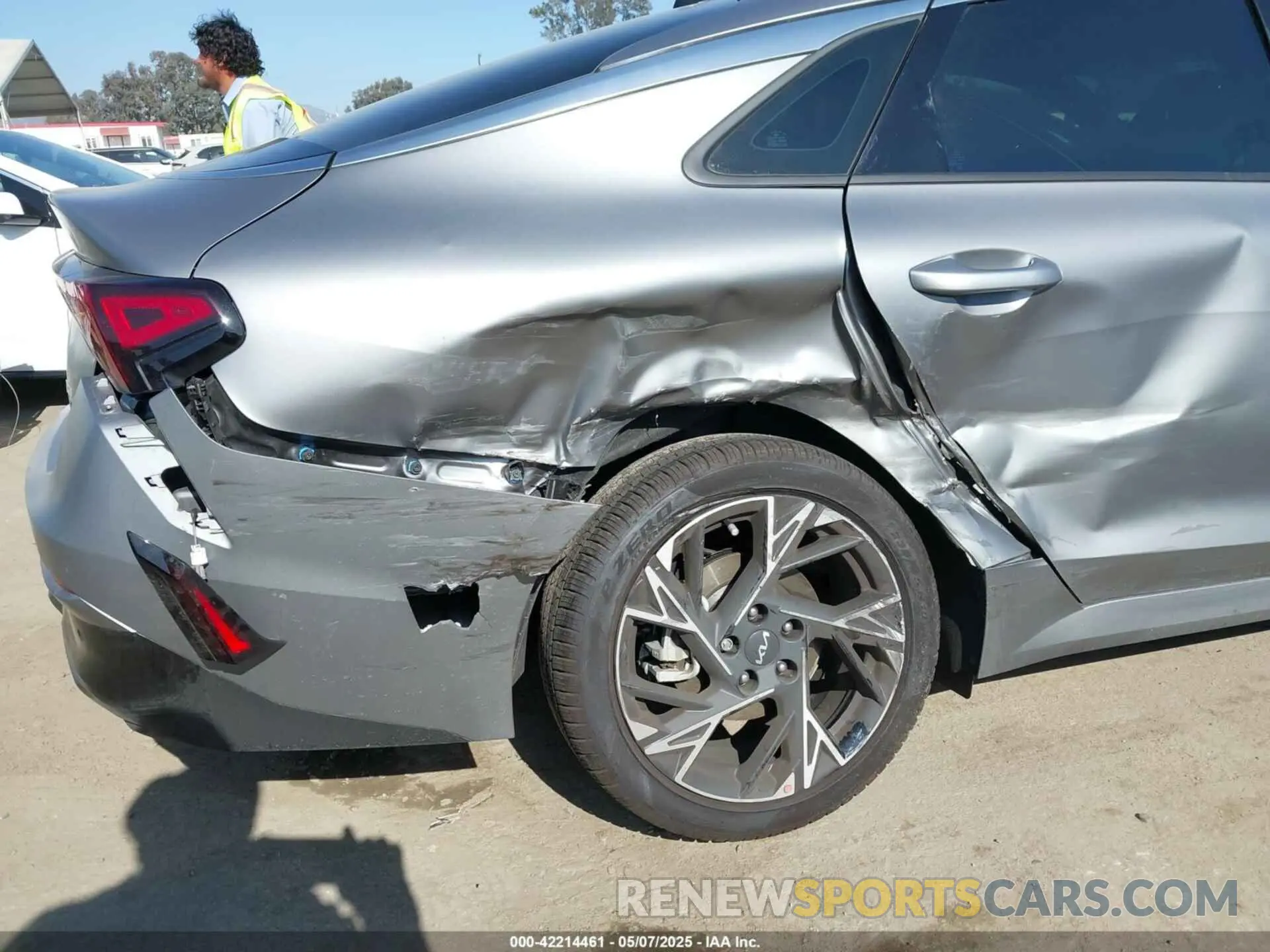 6 Photograph of a damaged car KNAG64J76S5318286 KIA K5 2025