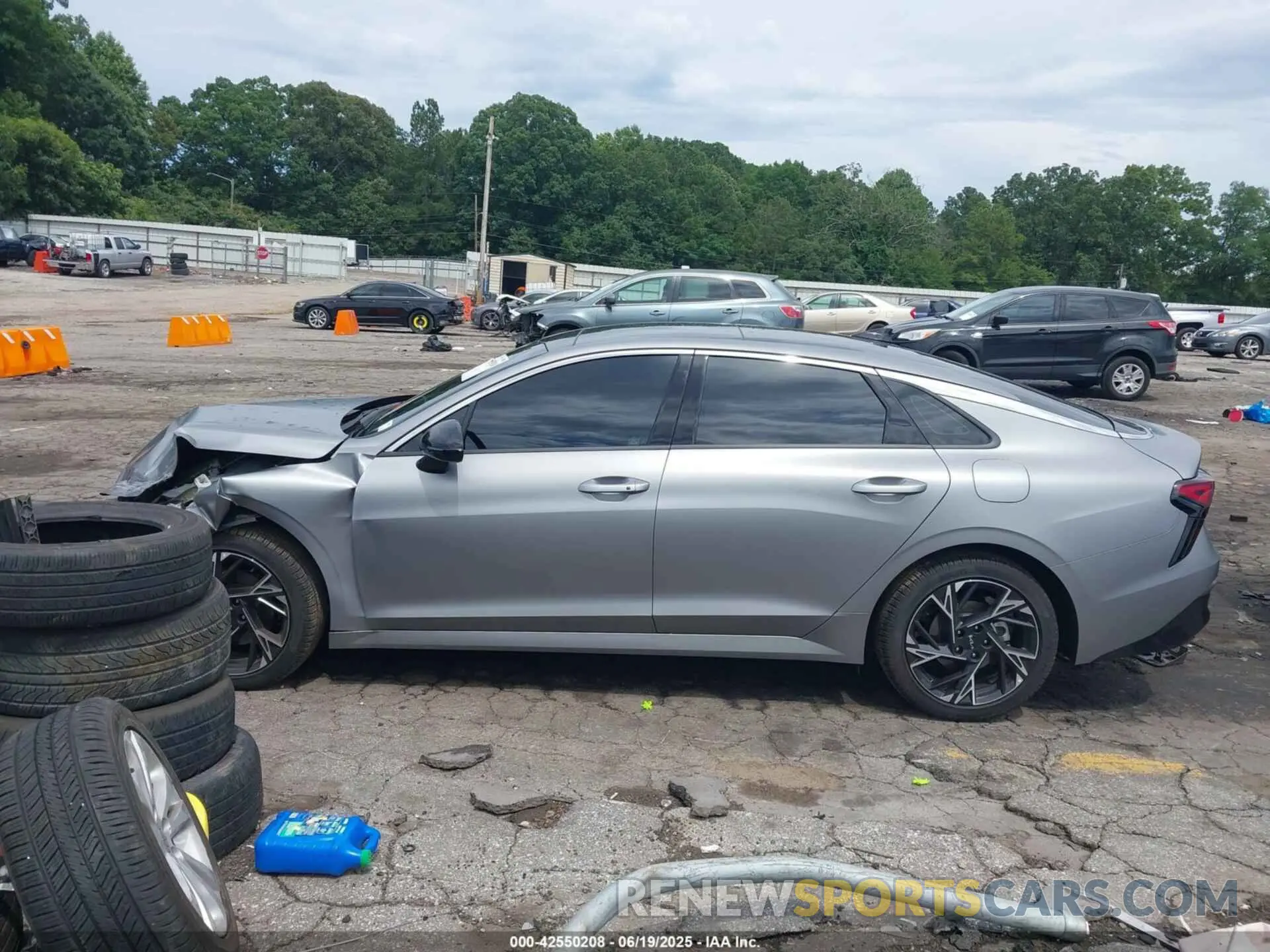 14 Photograph of a damaged car KNAG64J76S5358688 KIA K5 2025