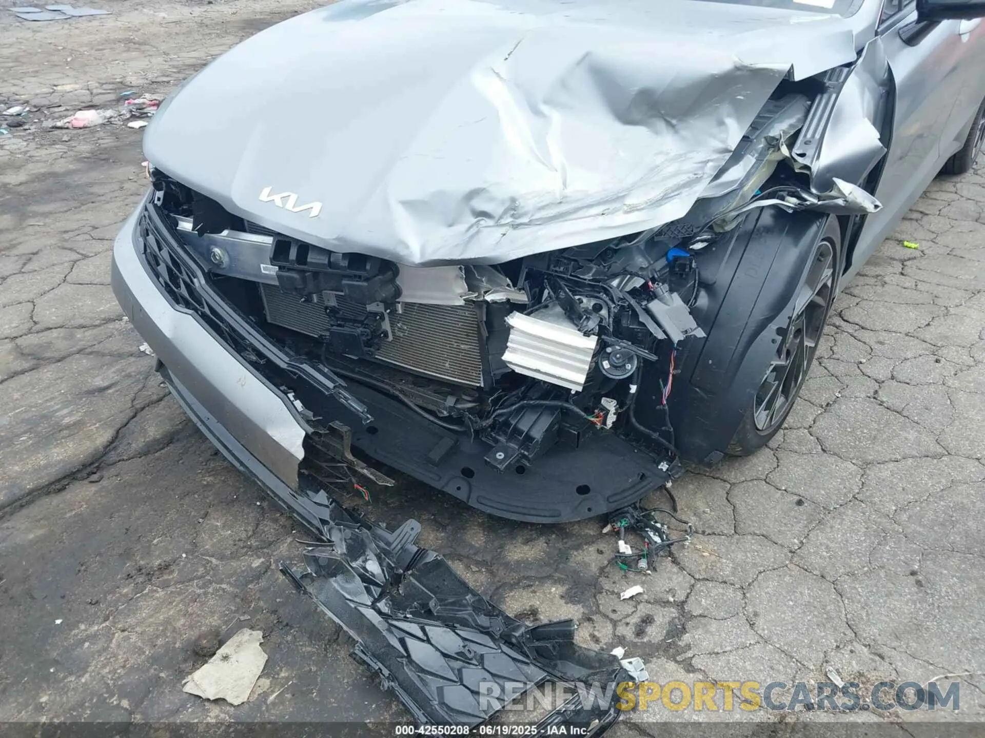 6 Photograph of a damaged car KNAG64J76S5358688 KIA K5 2025