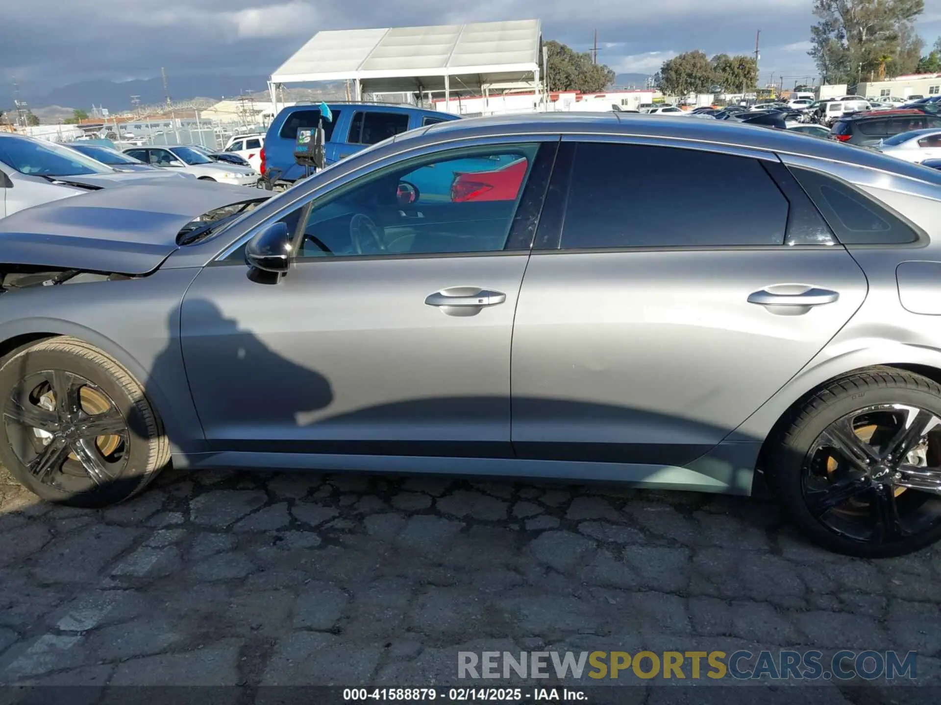15 Photograph of a damaged car KNAG64J77S5289977 KIA K5 2025