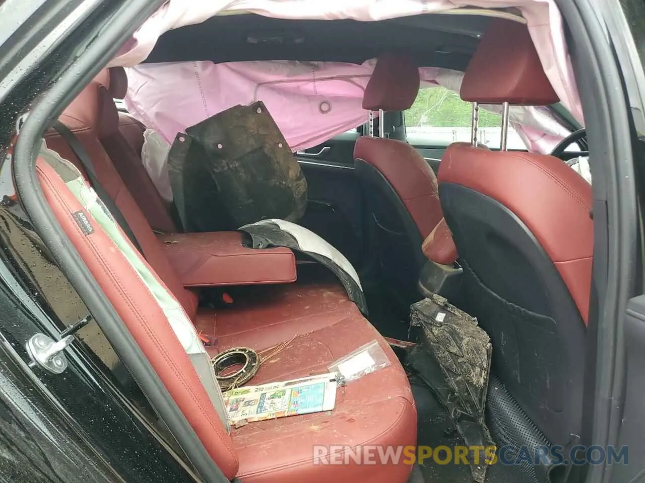 10 Photograph of a damaged car KNAG64J77S5305739 KIA K5 2025