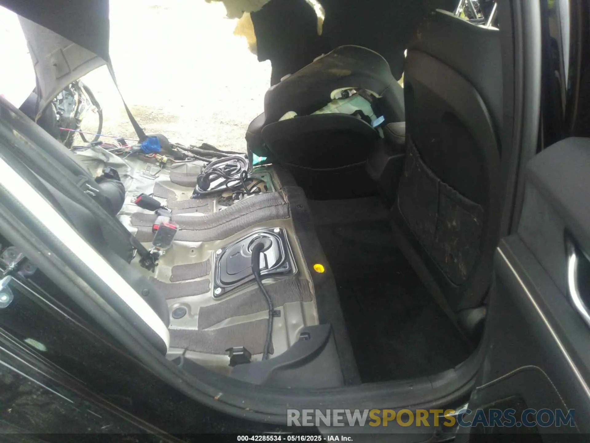 8 Photograph of a damaged car KNAG64J77S5335095 KIA K5 2025