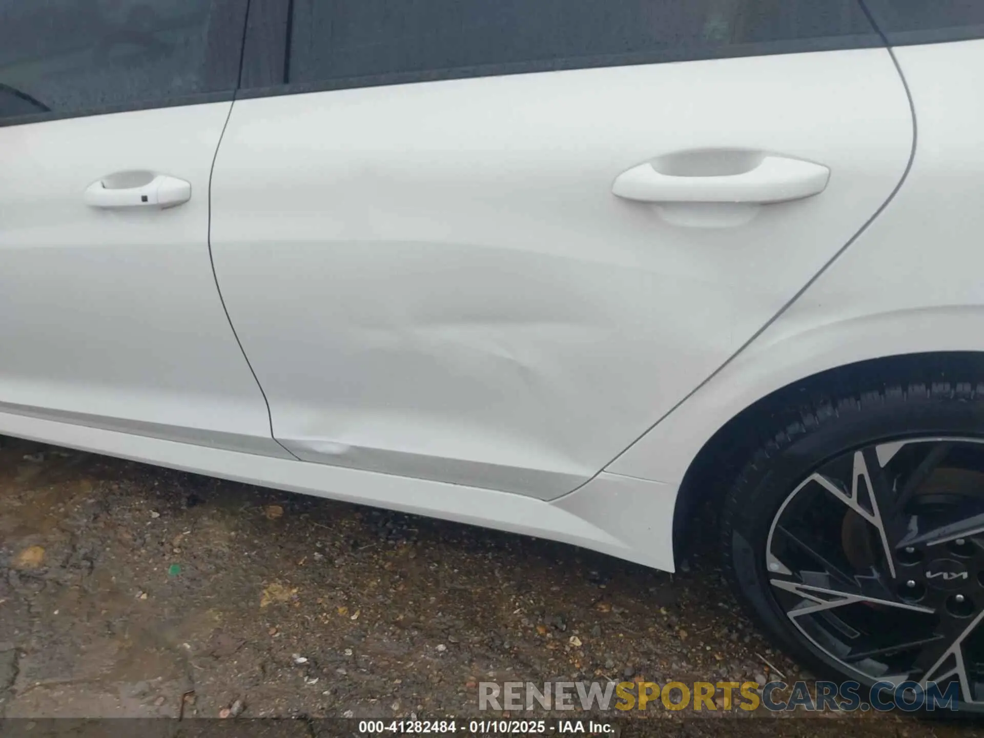 22 Photograph of a damaged car KNAG64J78S5313865 KIA K5 2025