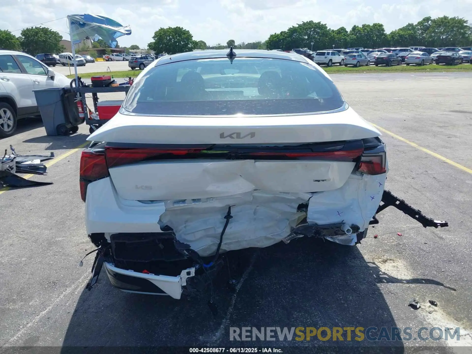 16 Photograph of a damaged car KNAG64J78S5381339 KIA K5 2025