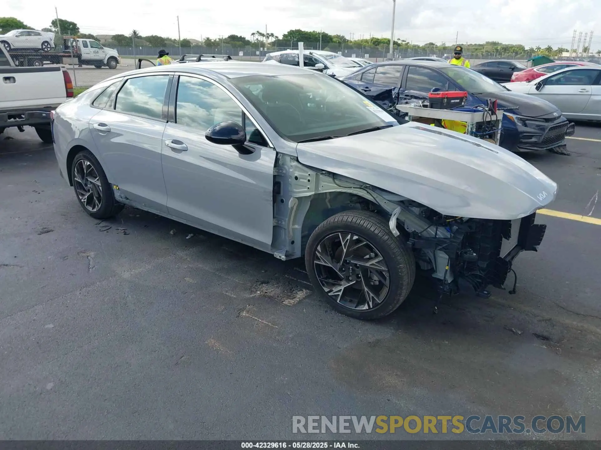 1 Photograph of a damaged car KNAG64J79S5329198 KIA K5 2025
