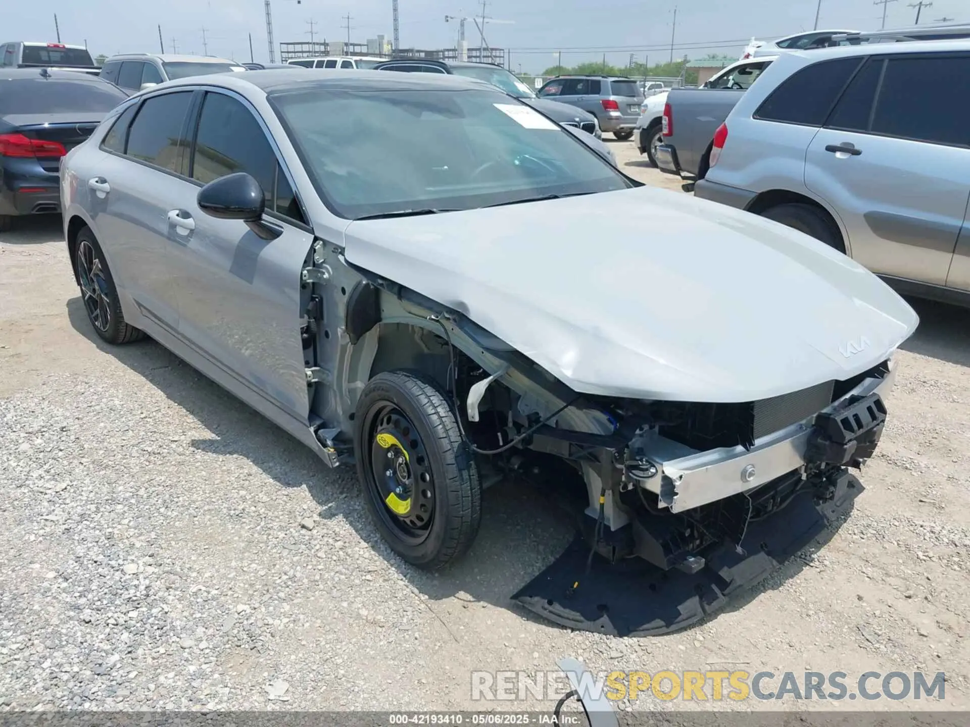 1 Photograph of a damaged car KNAG64J7XS5314872 KIA K5 2025