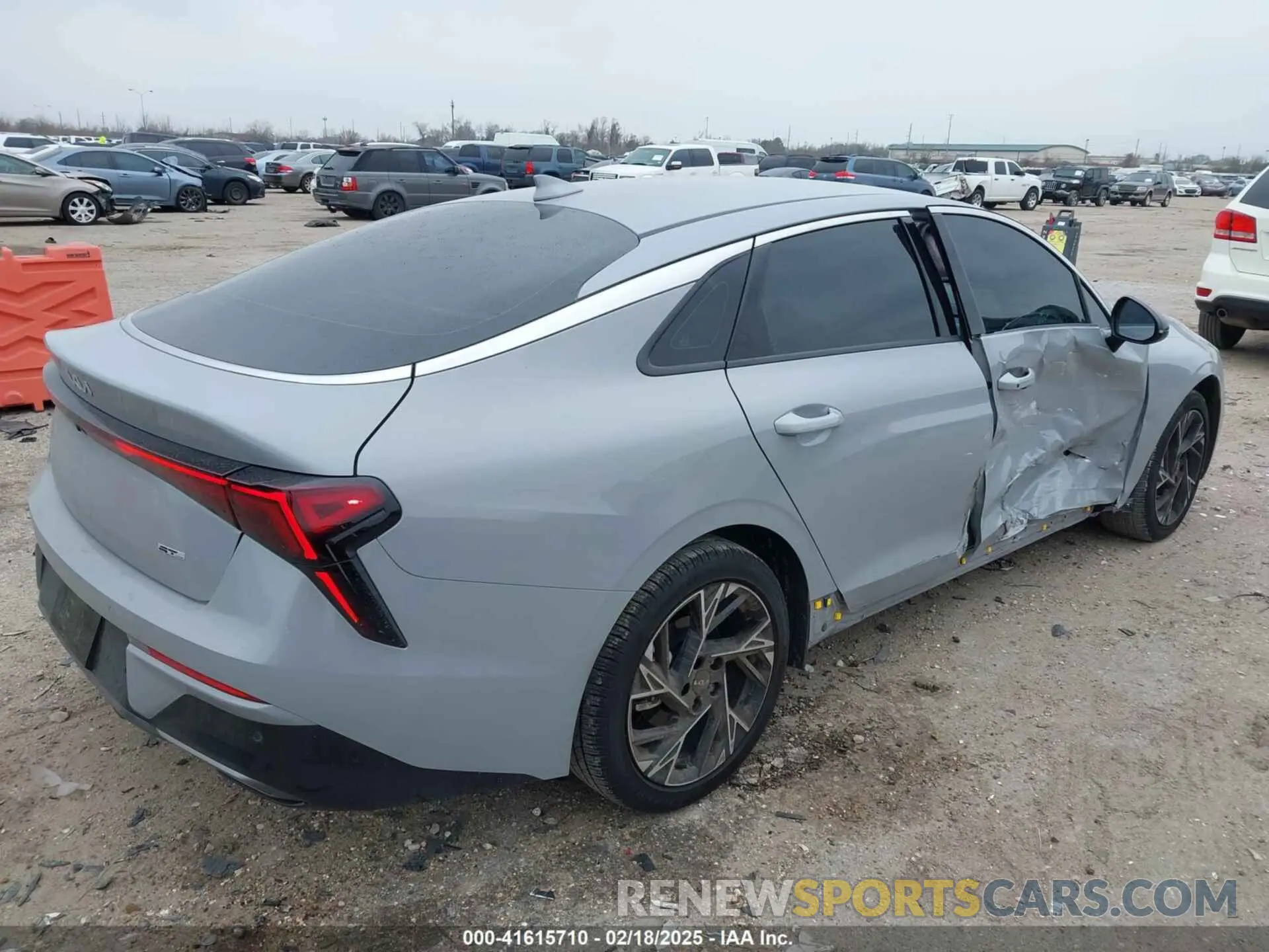 4 Photograph of a damaged car KNAG64J7XS5329274 KIA K5 2025