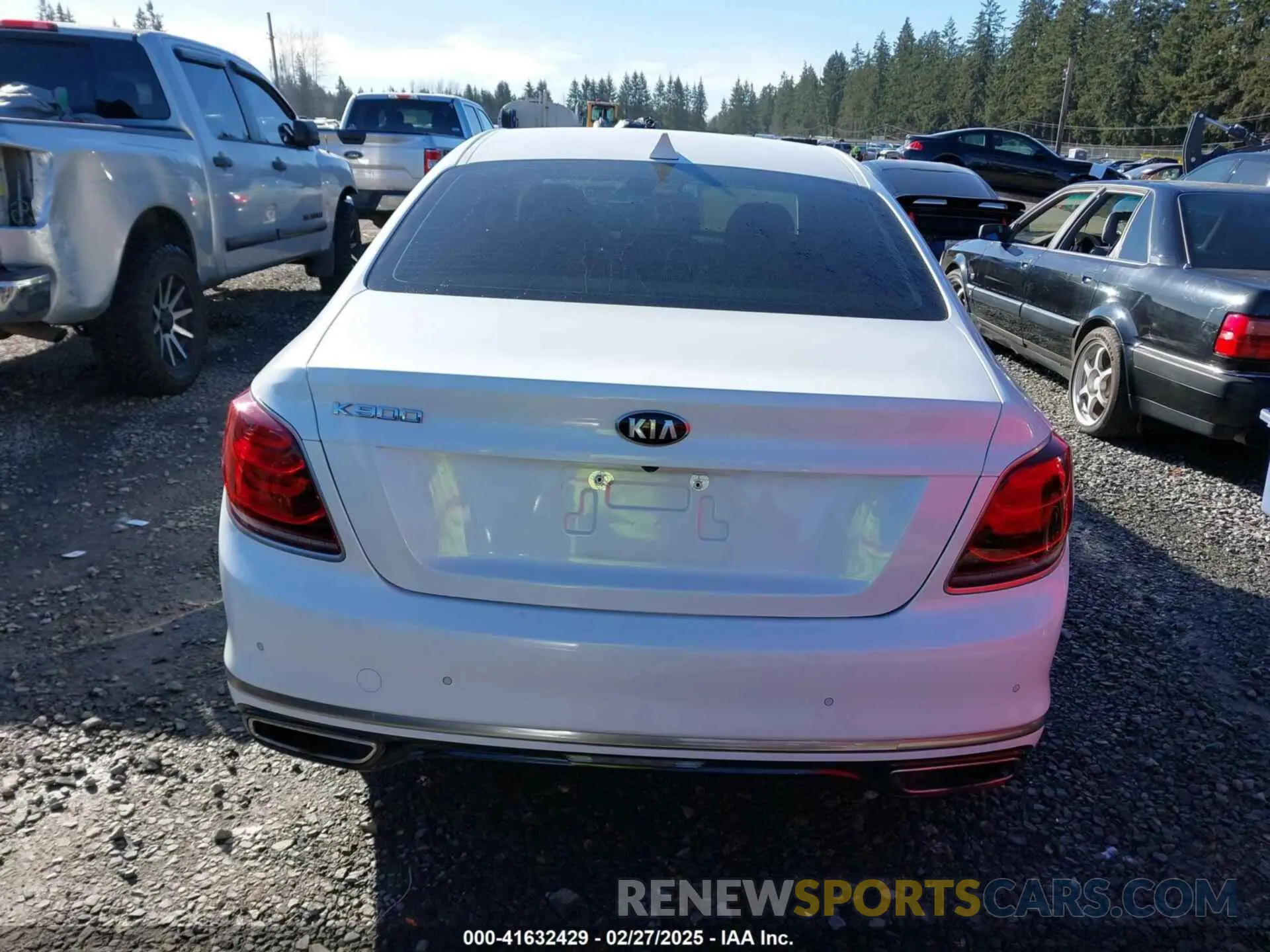 16 Photograph of a damaged car KNAS34J60K6010910 KIA K900 2019