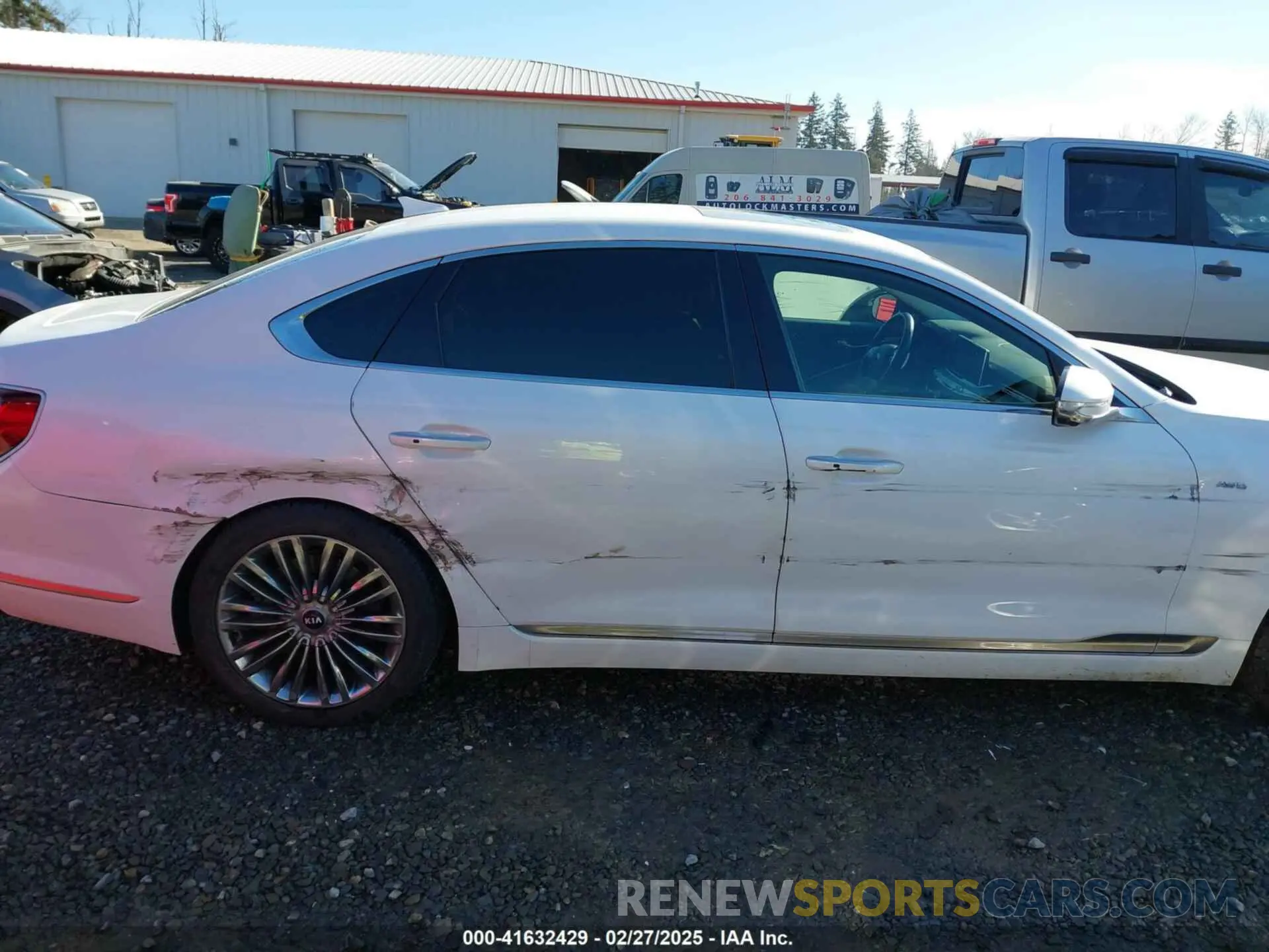 6 Photograph of a damaged car KNAS34J60K6010910 KIA K900 2019