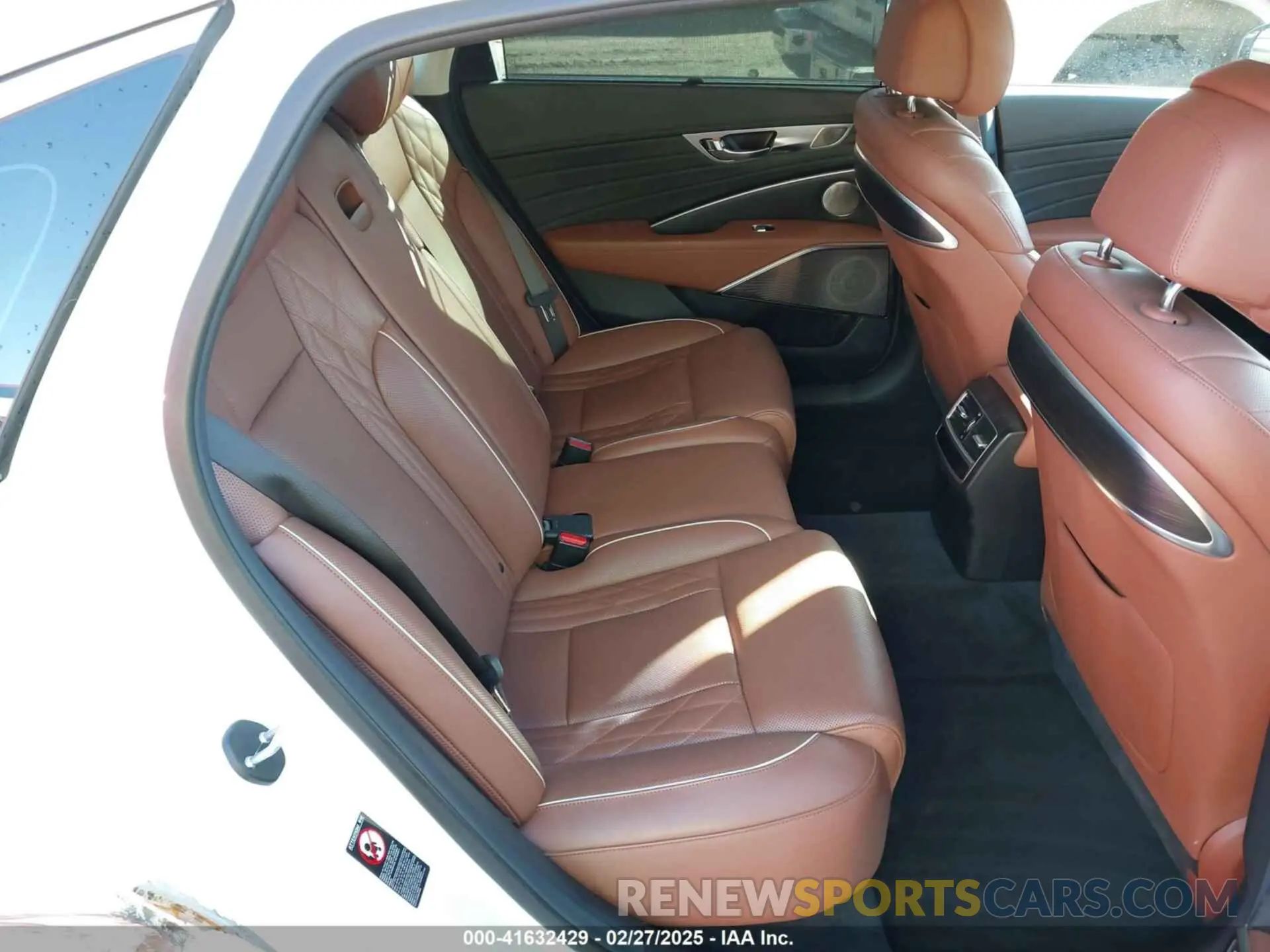 8 Photograph of a damaged car KNAS34J60K6010910 KIA K900 2019