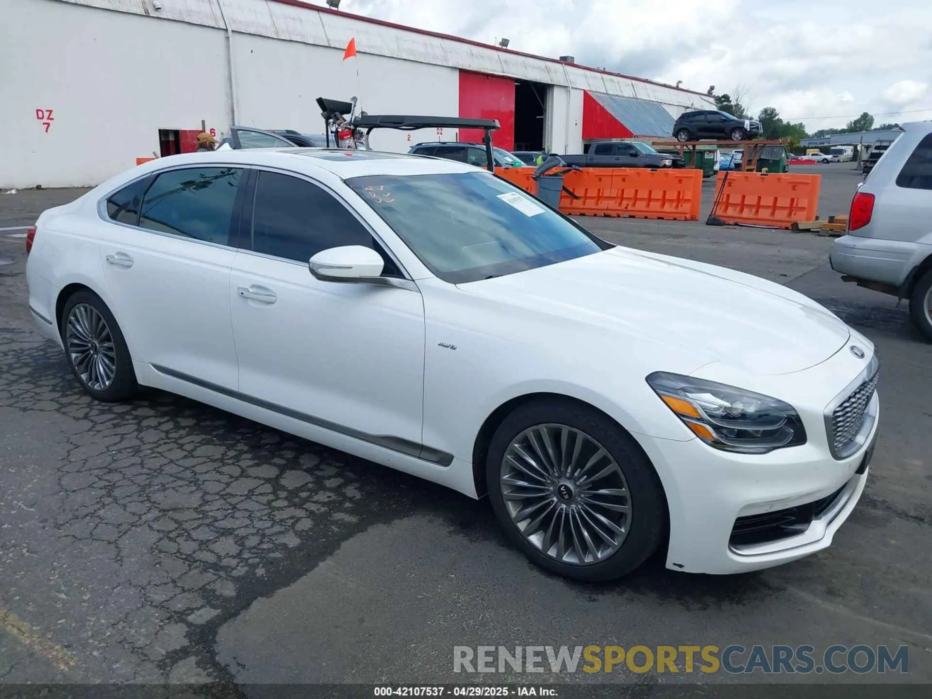 1 Photograph of a damaged car KNAS34J66K6010426 KIA K900 2019