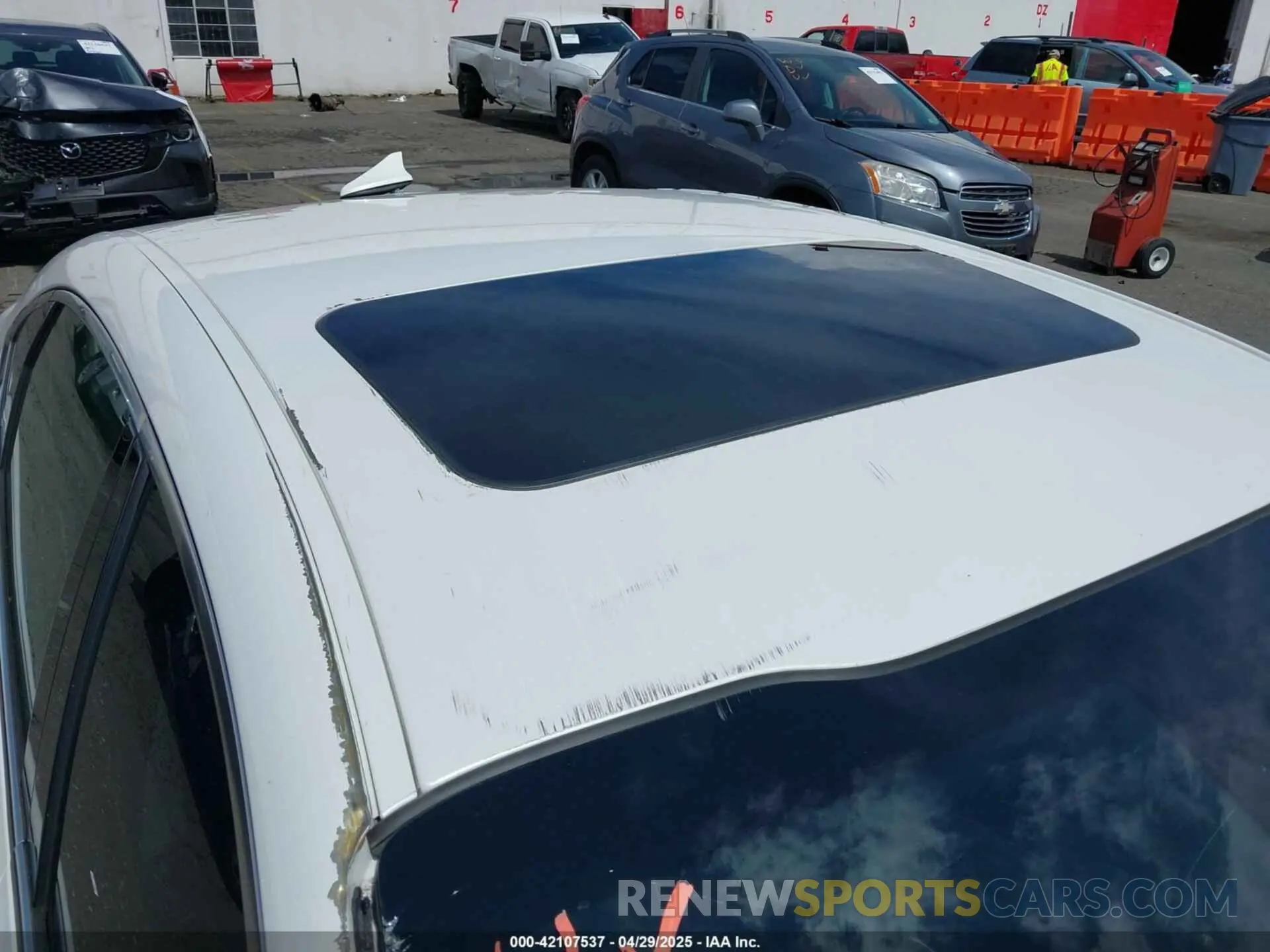 18 Photograph of a damaged car KNAS34J66K6010426 KIA K900 2019