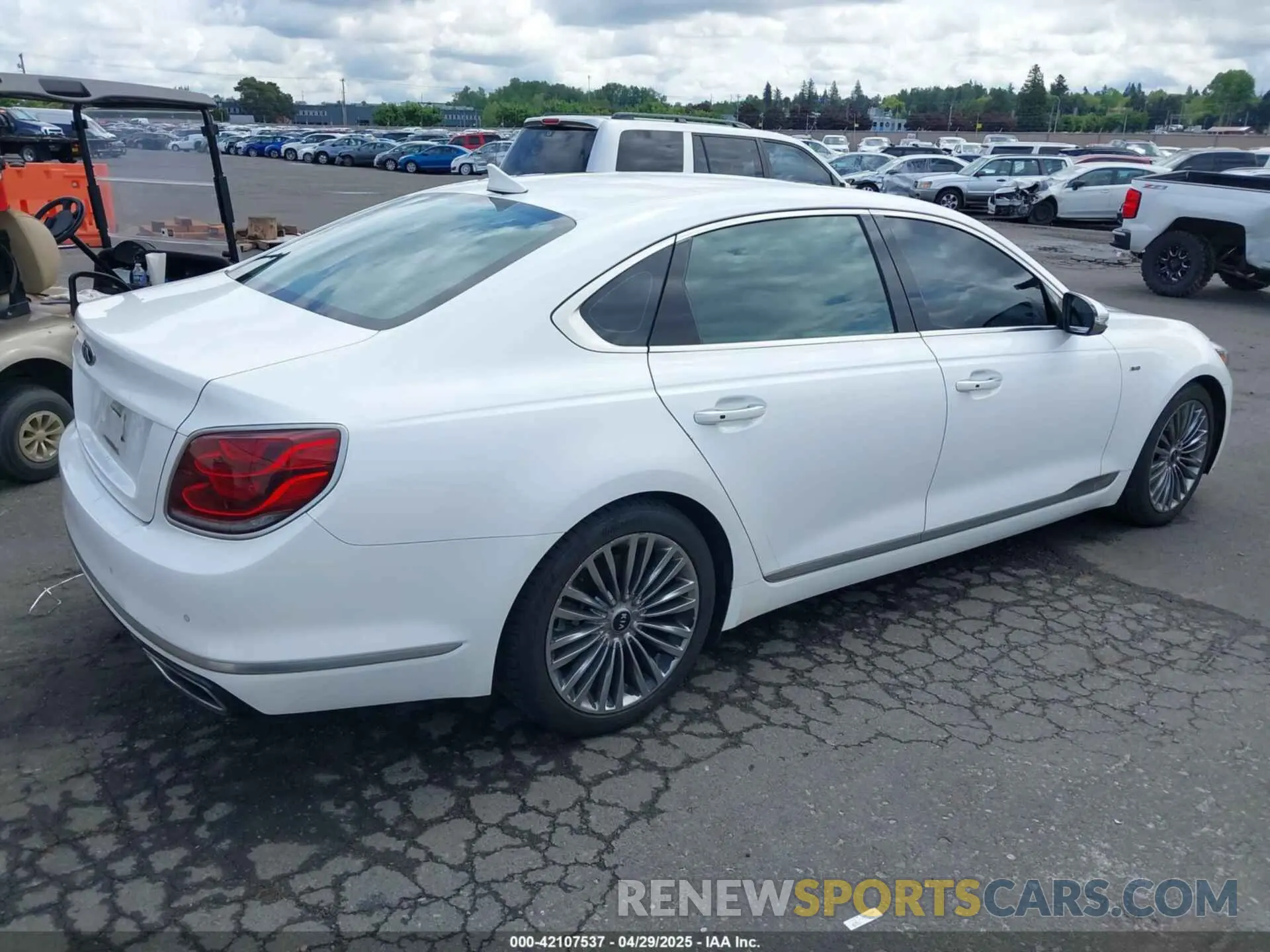 4 Photograph of a damaged car KNAS34J66K6010426 KIA K900 2019
