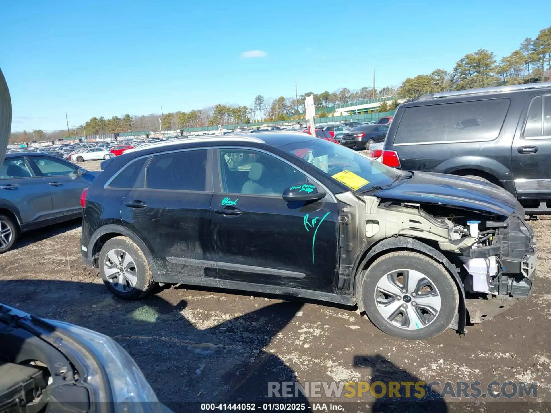 13 Photograph of a damaged car KNDCB3LC0K5264081 KIA NIRO 2019