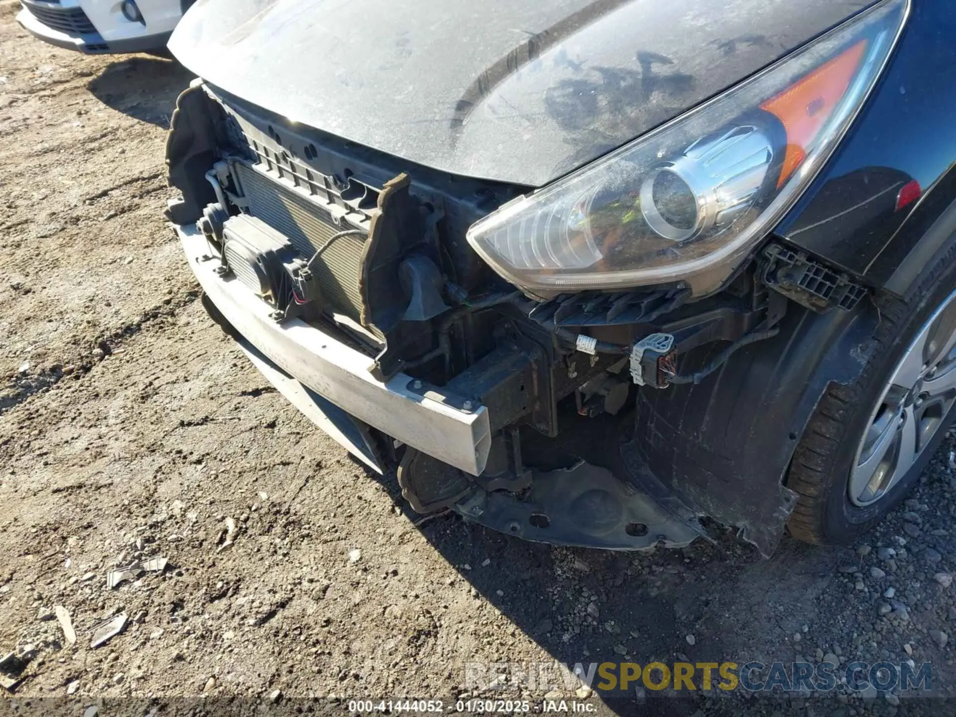 18 Photograph of a damaged car KNDCB3LC0K5264081 KIA NIRO 2019