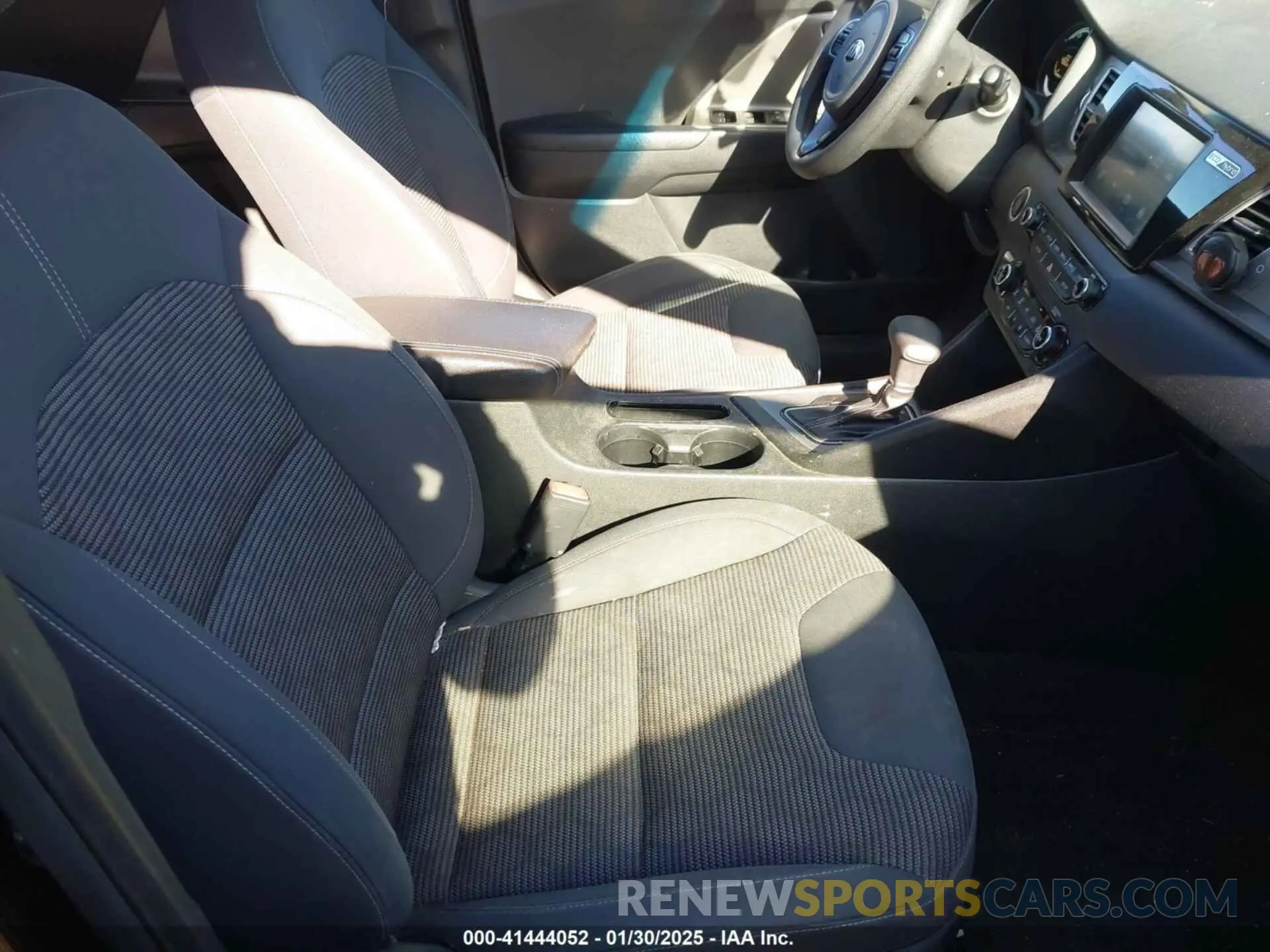5 Photograph of a damaged car KNDCB3LC0K5264081 KIA NIRO 2019