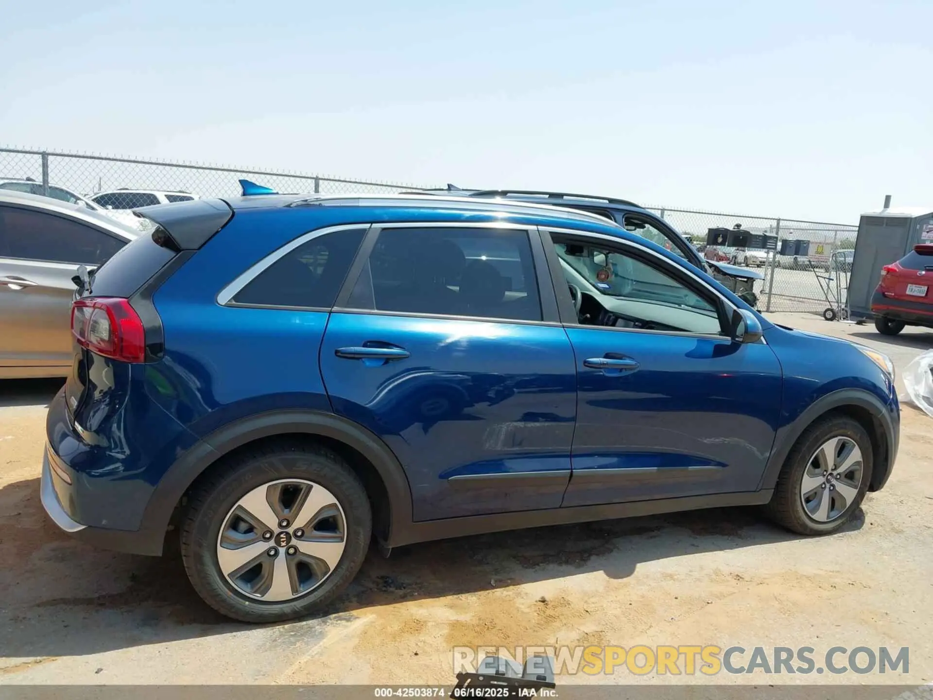 13 Photograph of a damaged car KNDCB3LC0K5276232 KIA NIRO 2019