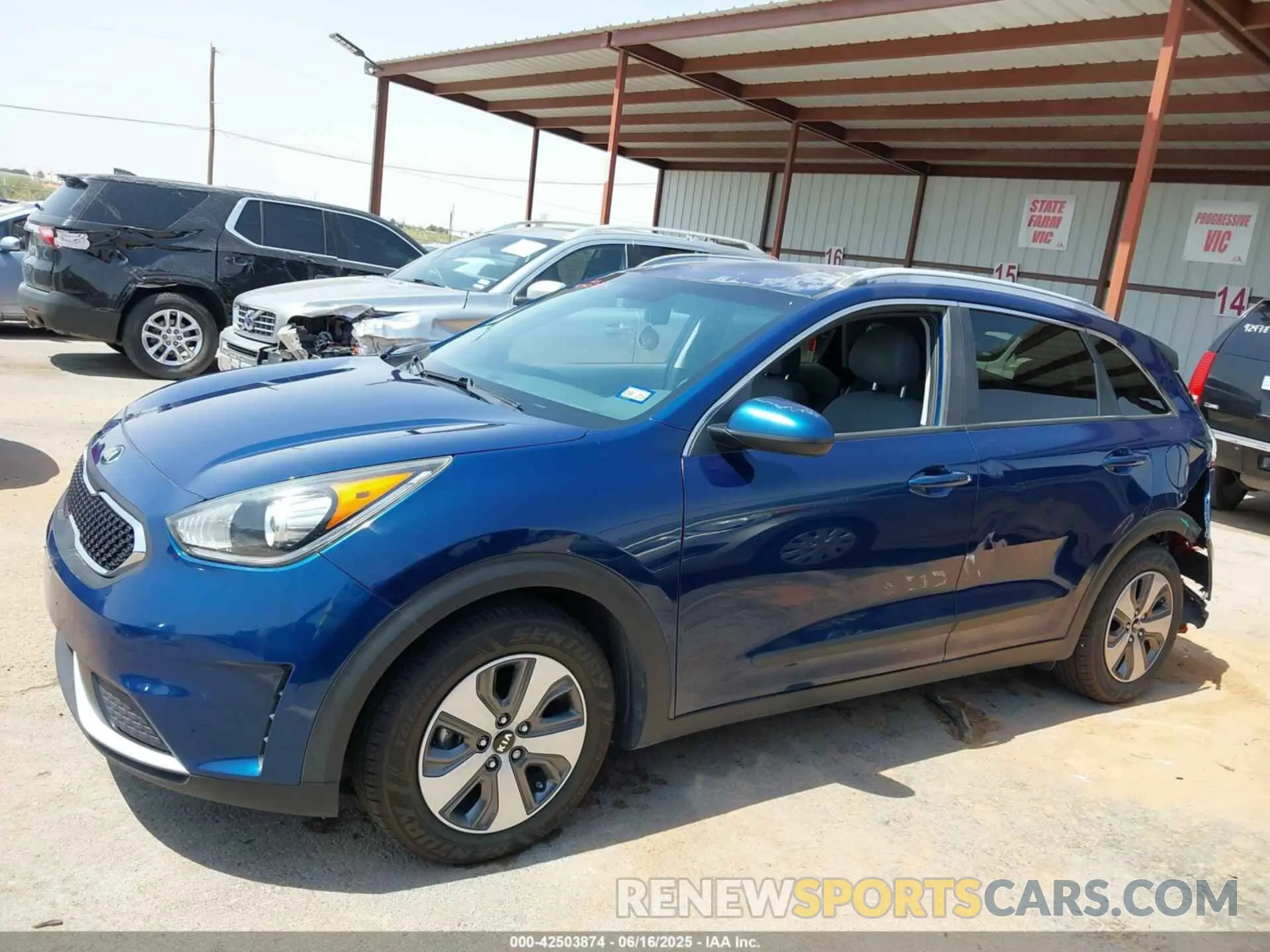 14 Photograph of a damaged car KNDCB3LC0K5276232 KIA NIRO 2019