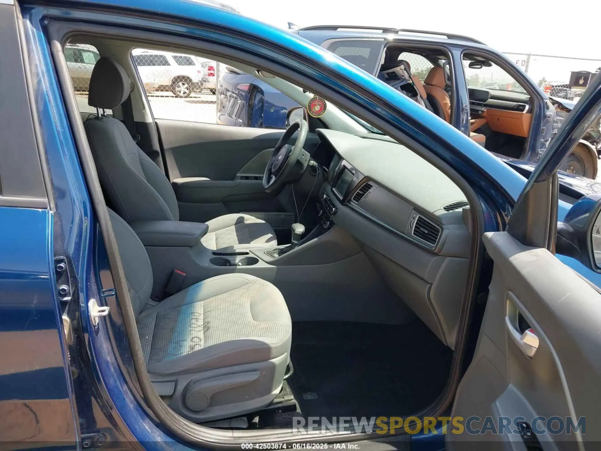 5 Photograph of a damaged car KNDCB3LC0K5276232 KIA NIRO 2019
