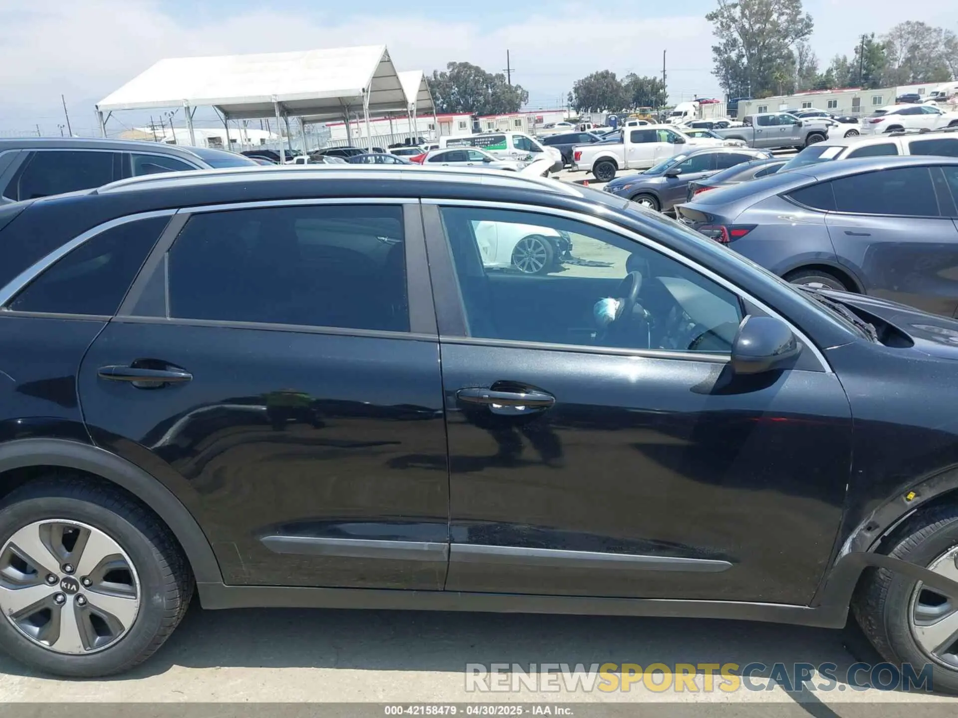 13 Photograph of a damaged car KNDCB3LC0K5290177 KIA NIRO 2019