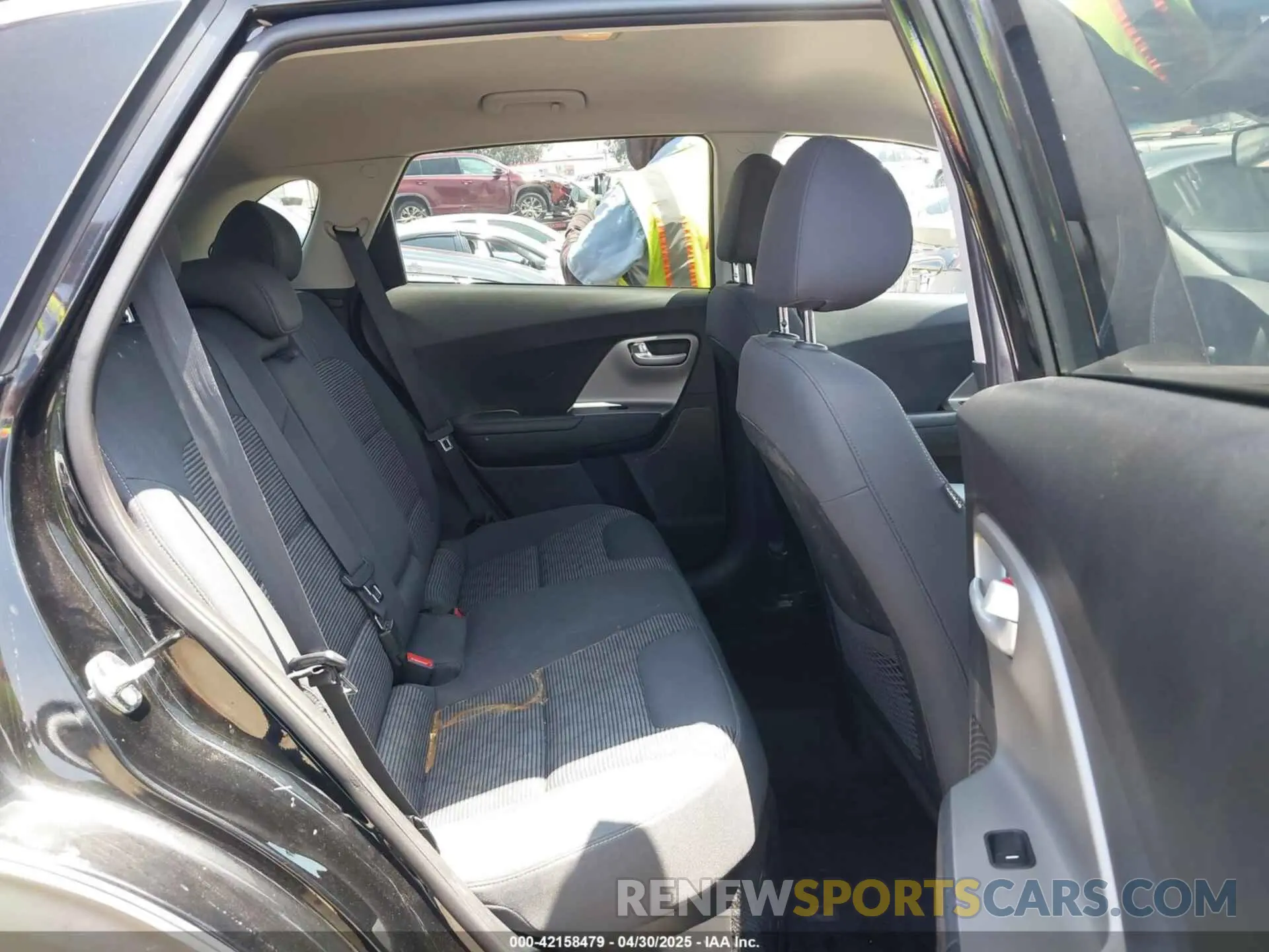 8 Photograph of a damaged car KNDCB3LC0K5290177 KIA NIRO 2019