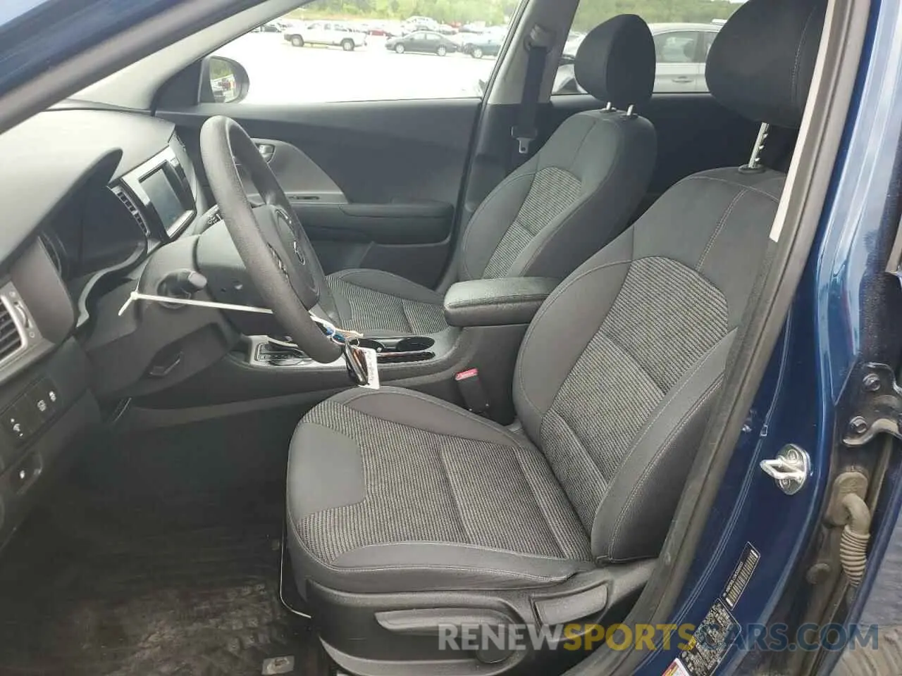 7 Photograph of a damaged car KNDCB3LC0K5338955 KIA NIRO 2019