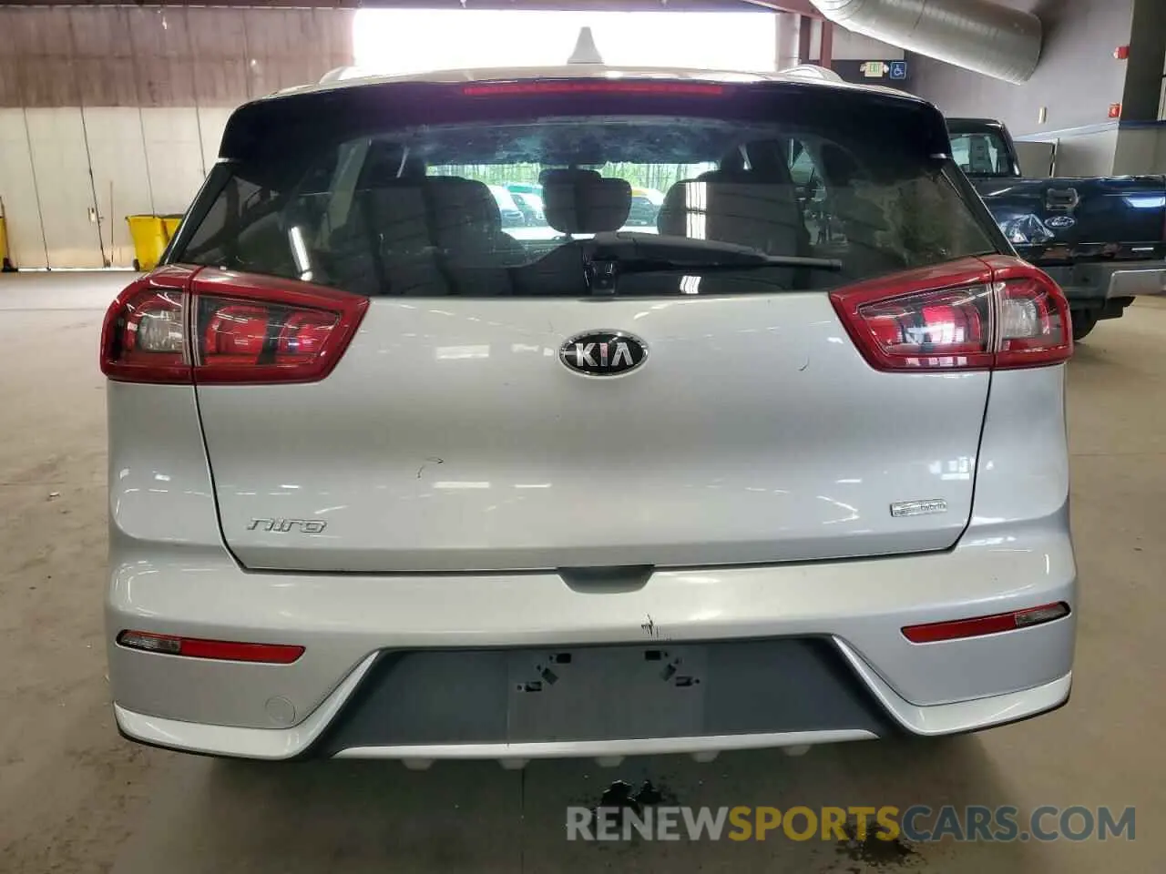 6 Photograph of a damaged car KNDCB3LC0K5339491 KIA NIRO 2019