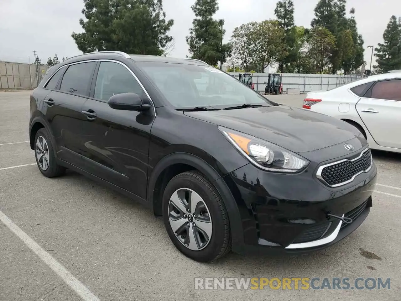 4 Photograph of a damaged car KNDCB3LC0K5341113 KIA NIRO 2019