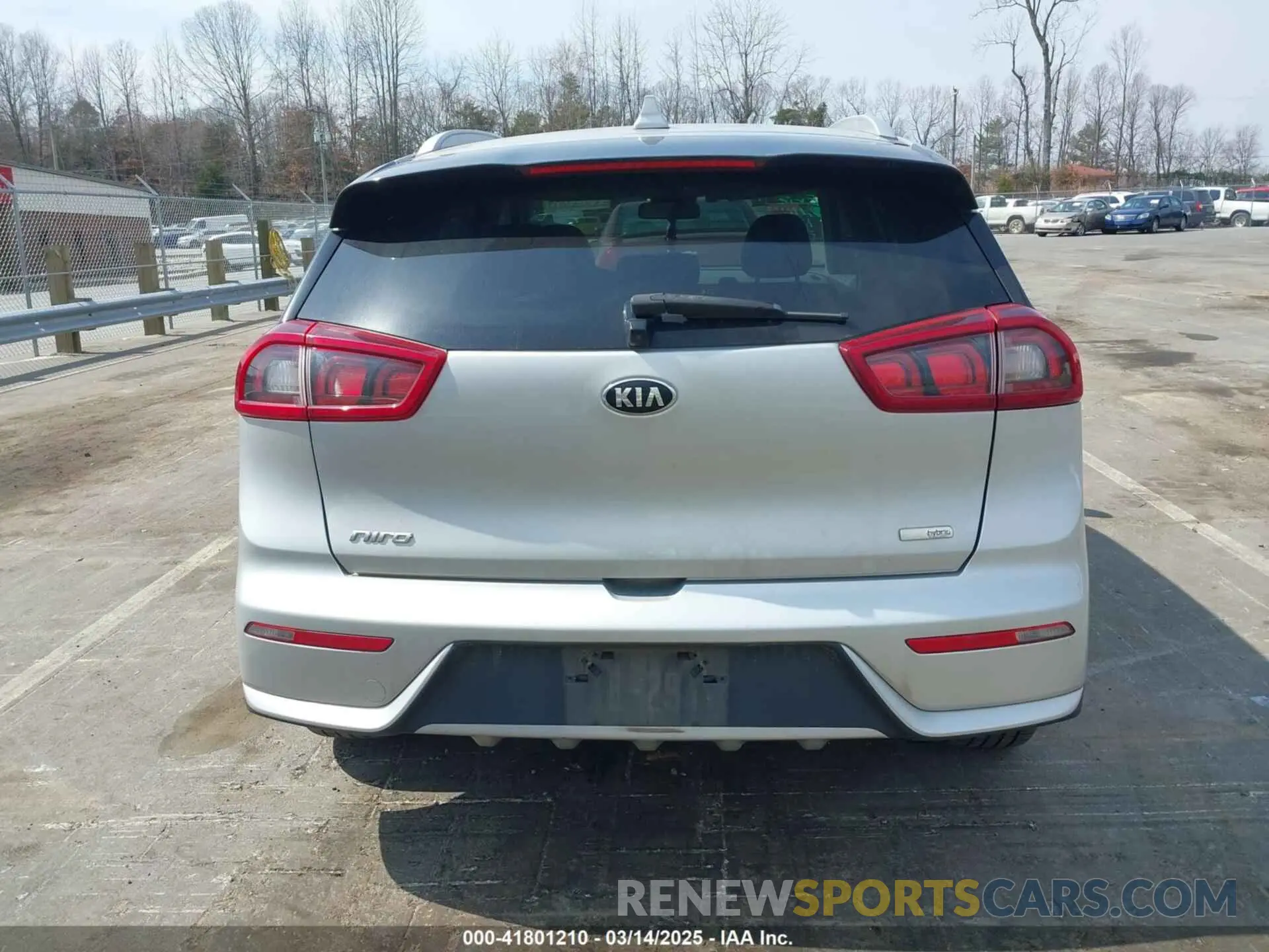 17 Photograph of a damaged car KNDCB3LC1K5262906 KIA NIRO 2019