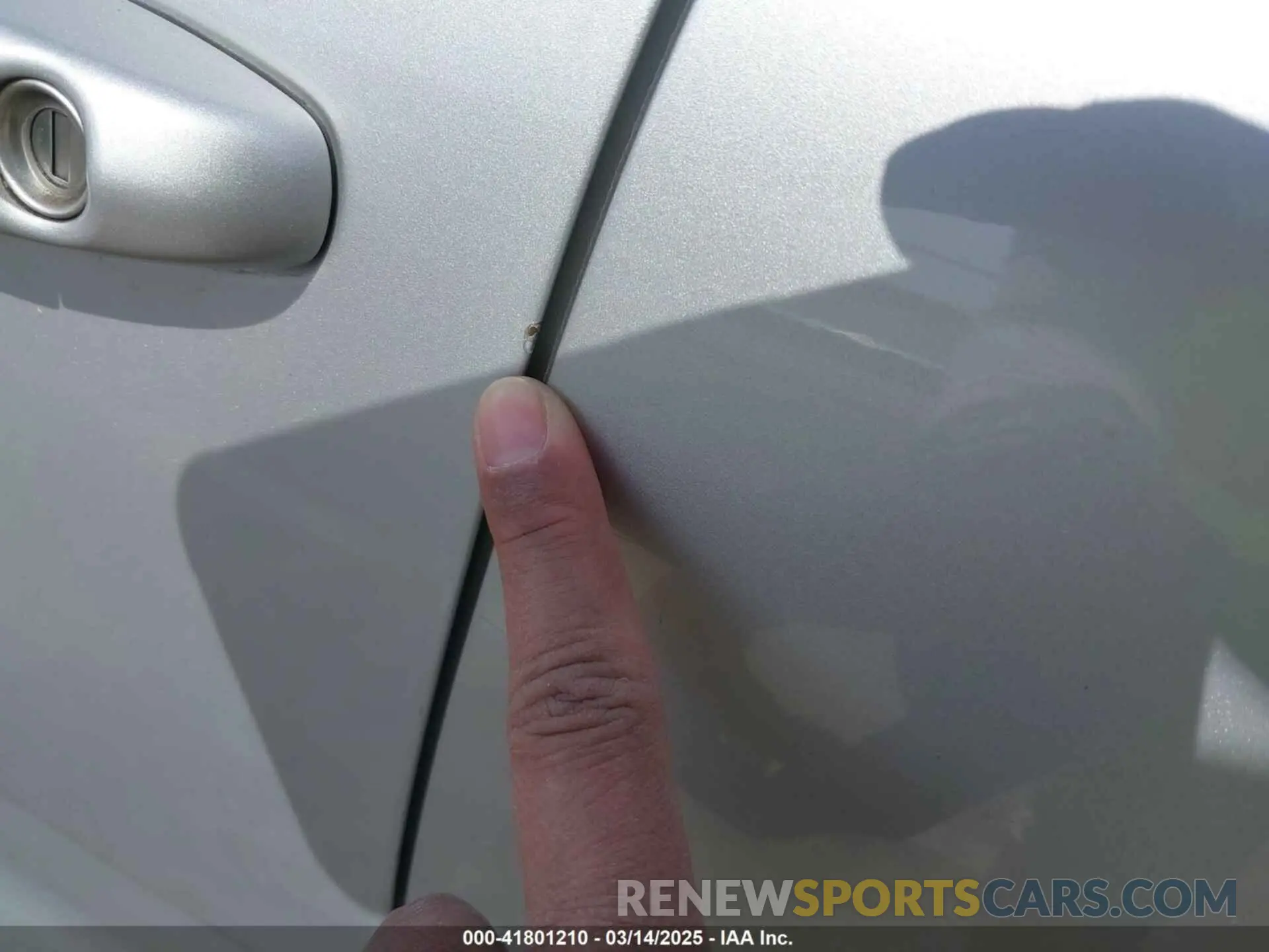19 Photograph of a damaged car KNDCB3LC1K5262906 KIA NIRO 2019