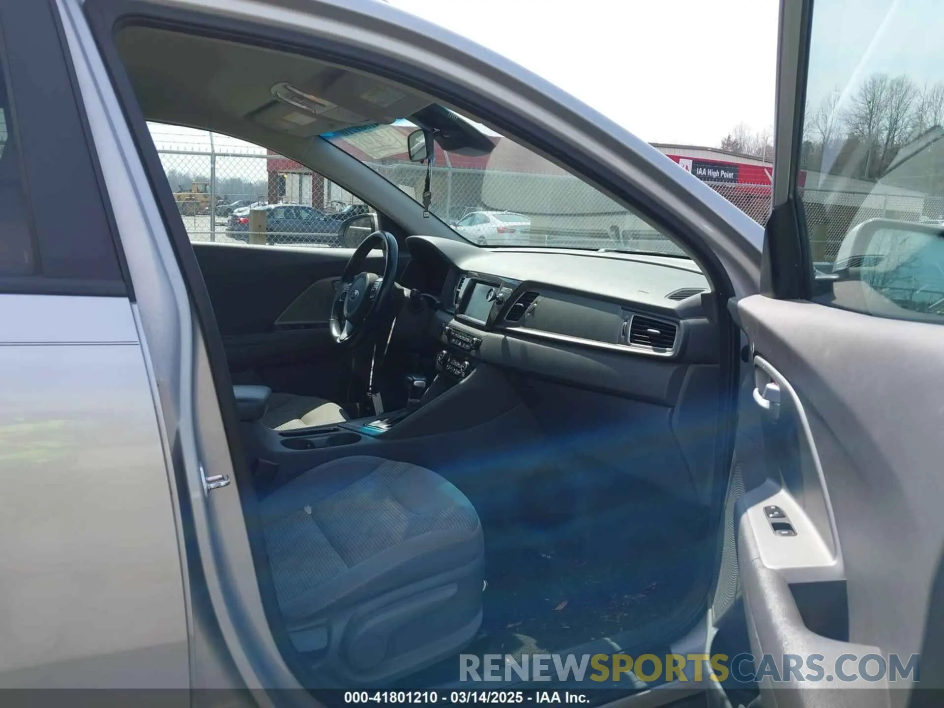 5 Photograph of a damaged car KNDCB3LC1K5262906 KIA NIRO 2019