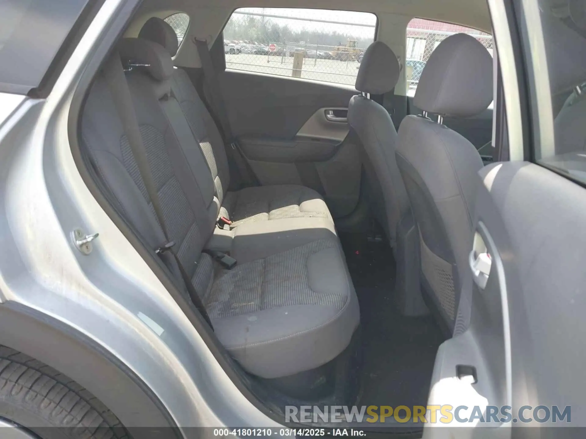 8 Photograph of a damaged car KNDCB3LC1K5262906 KIA NIRO 2019