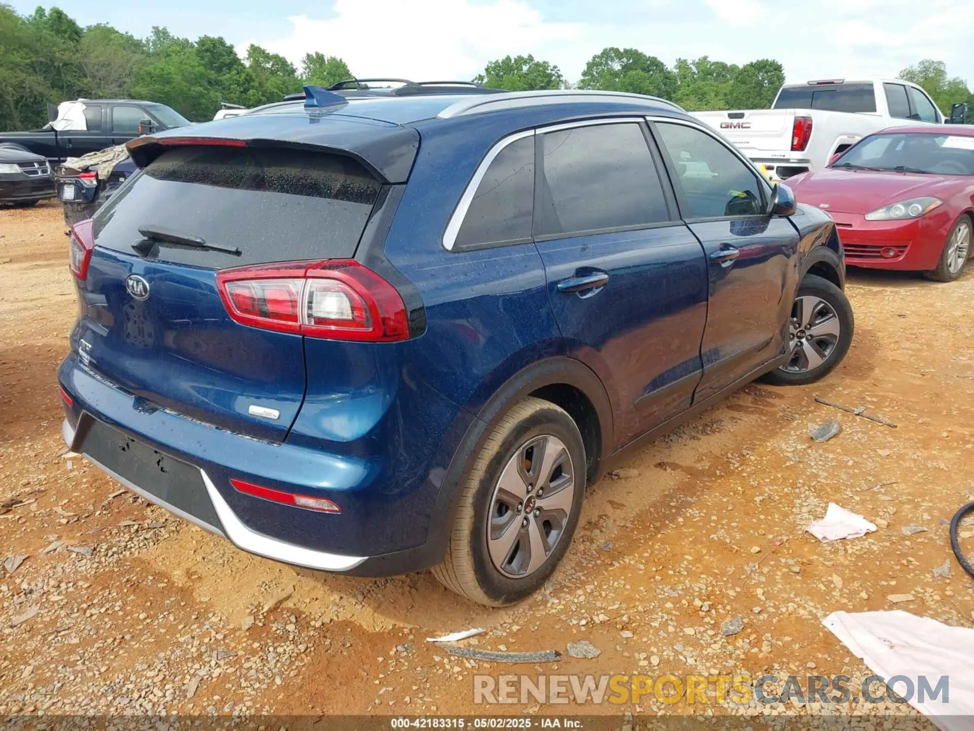 4 Photograph of a damaged car KNDCB3LC1K5336079 KIA NIRO 2019