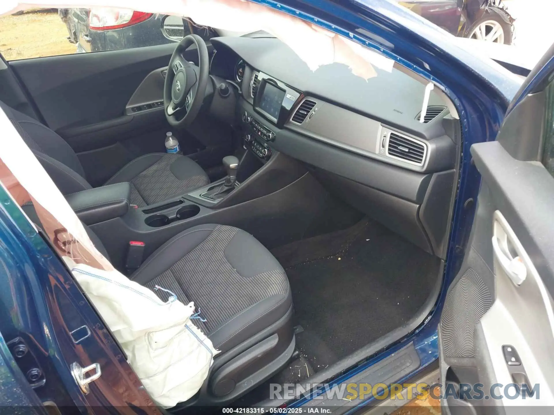 5 Photograph of a damaged car KNDCB3LC1K5336079 KIA NIRO 2019