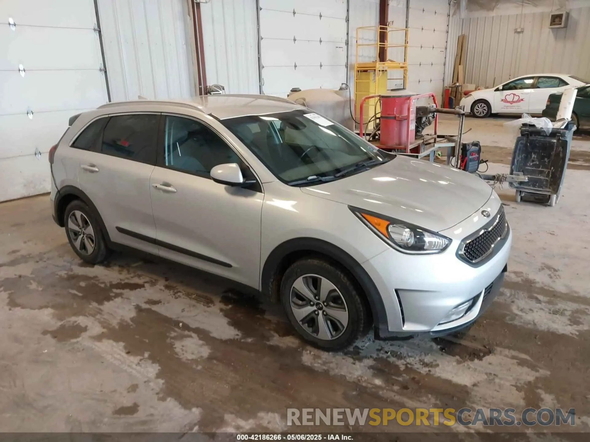 1 Photograph of a damaged car KNDCB3LC2K5240073 KIA NIRO 2019