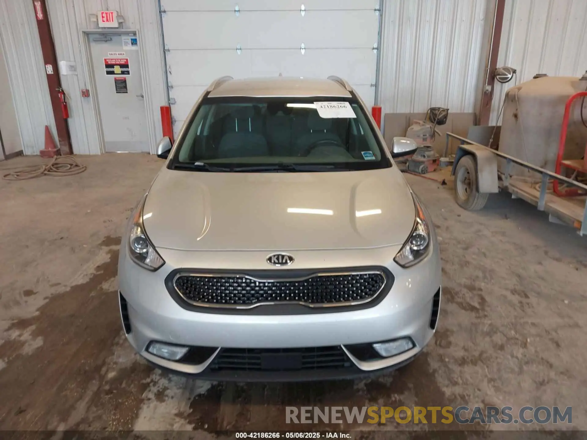12 Photograph of a damaged car KNDCB3LC2K5240073 KIA NIRO 2019